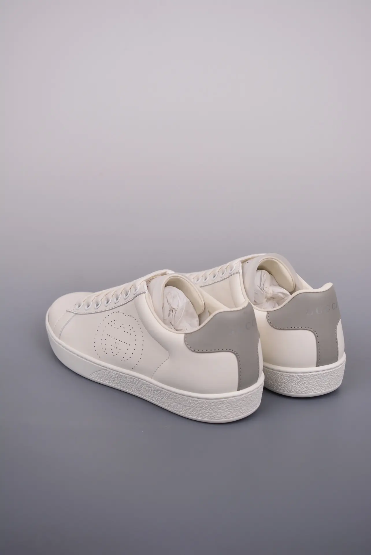 YASSW | The Allure of Gucci Women's Ace Interlocking Sneakers - A Detailed Review