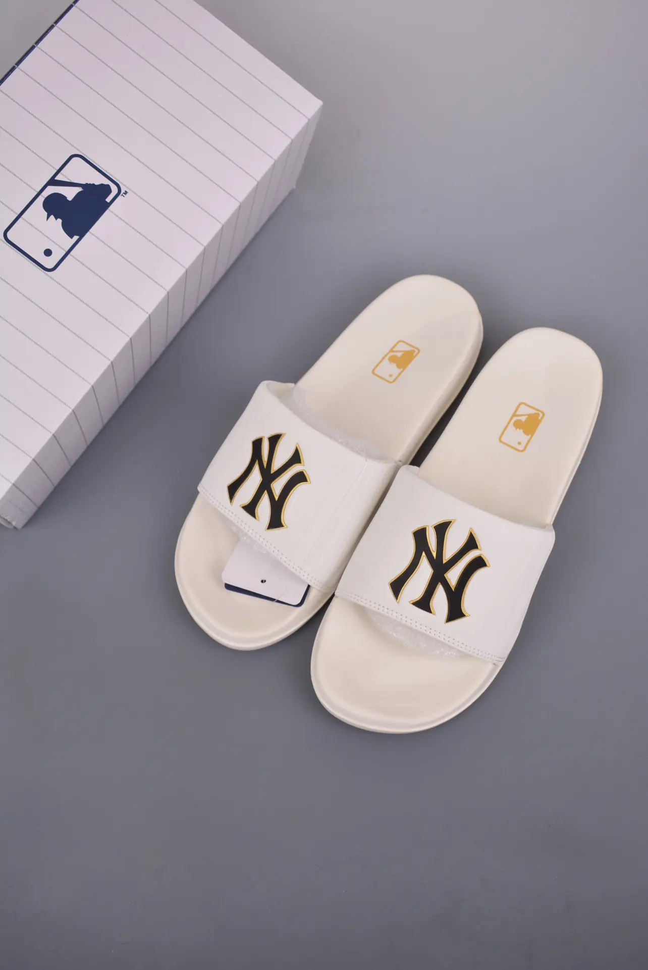 YASSW | Unveiling the New York Yankees Replica Monogrammed Slippers