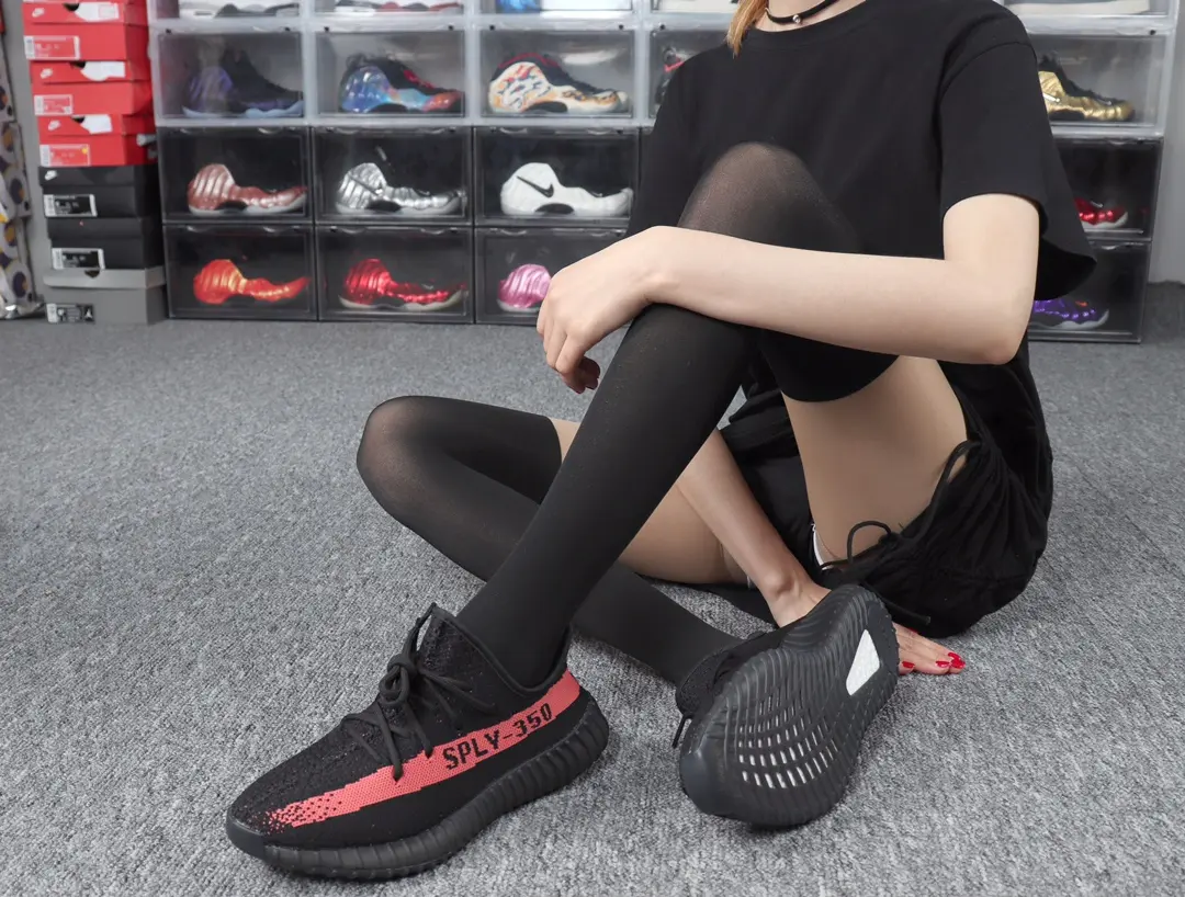 YASSW | adidas Yeezy Boost 350 V2 Red Stripe Bred UK 3.5 US 4 Brand New Review