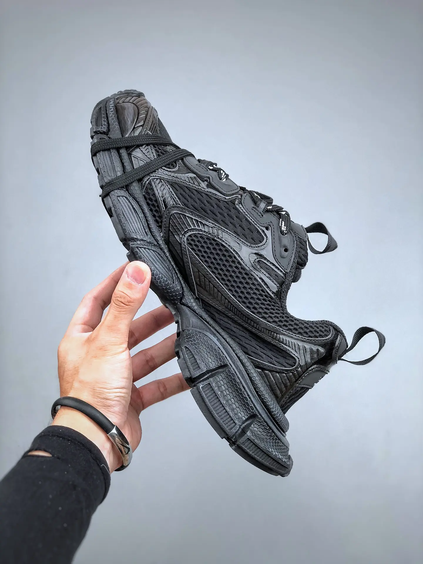 YASSW | Adidas Originals Ozweego Triple Black Sneakers EE6999 Men’s Size 11: A Comprehensive Review