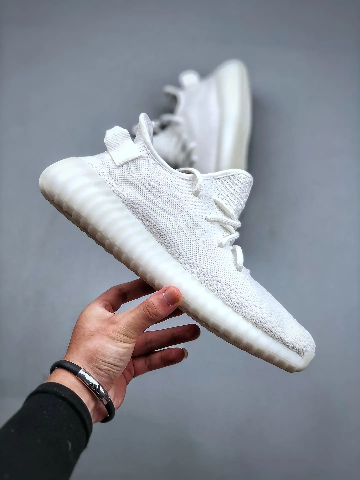 YASSW | The Lowdown on Replica Yeezy 350 V2 Cream White: Worth the Hype?