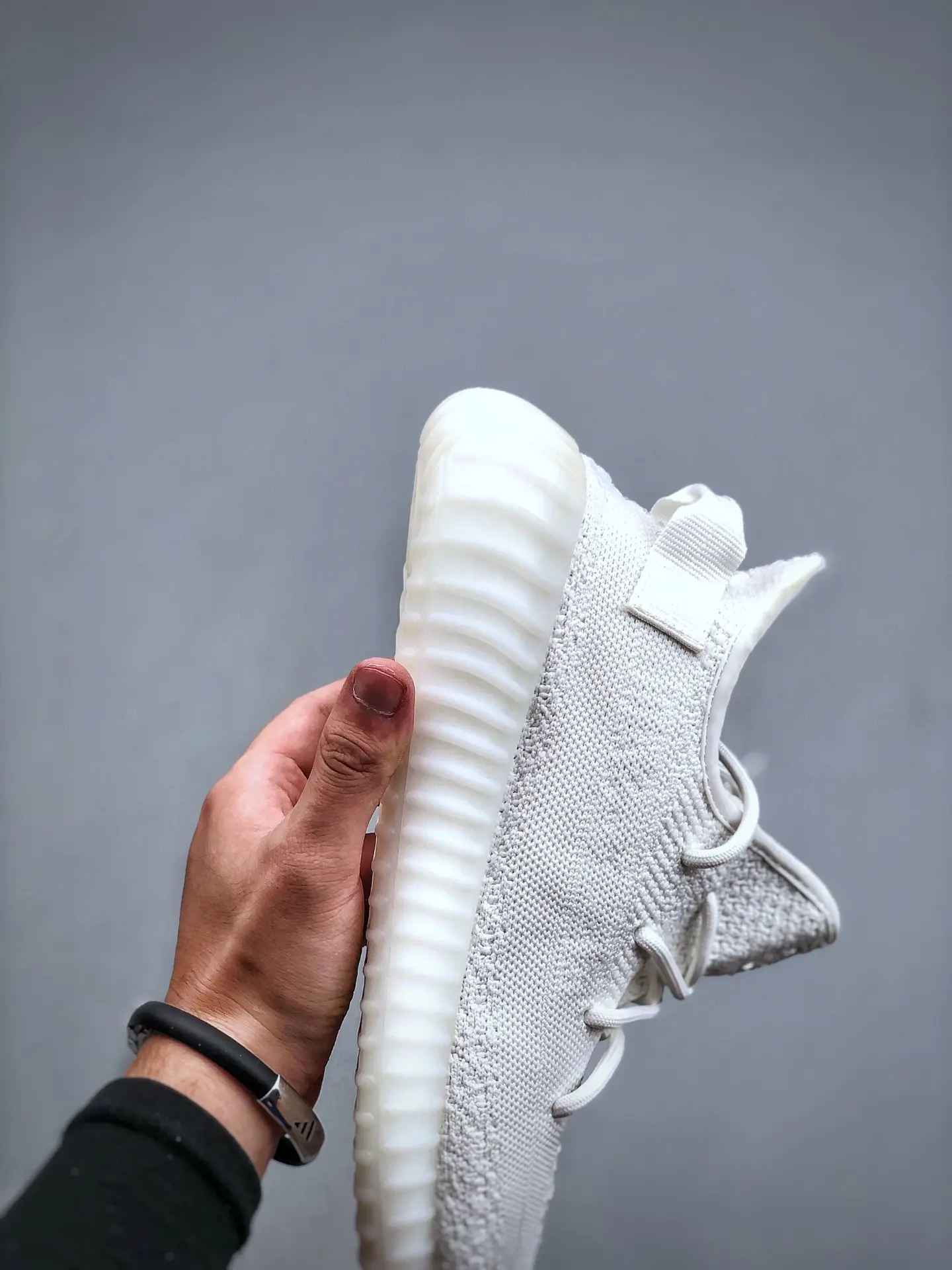 YASSW | The Lowdown on Replica Yeezy 350 V2 Cream White: Worth the Hype?