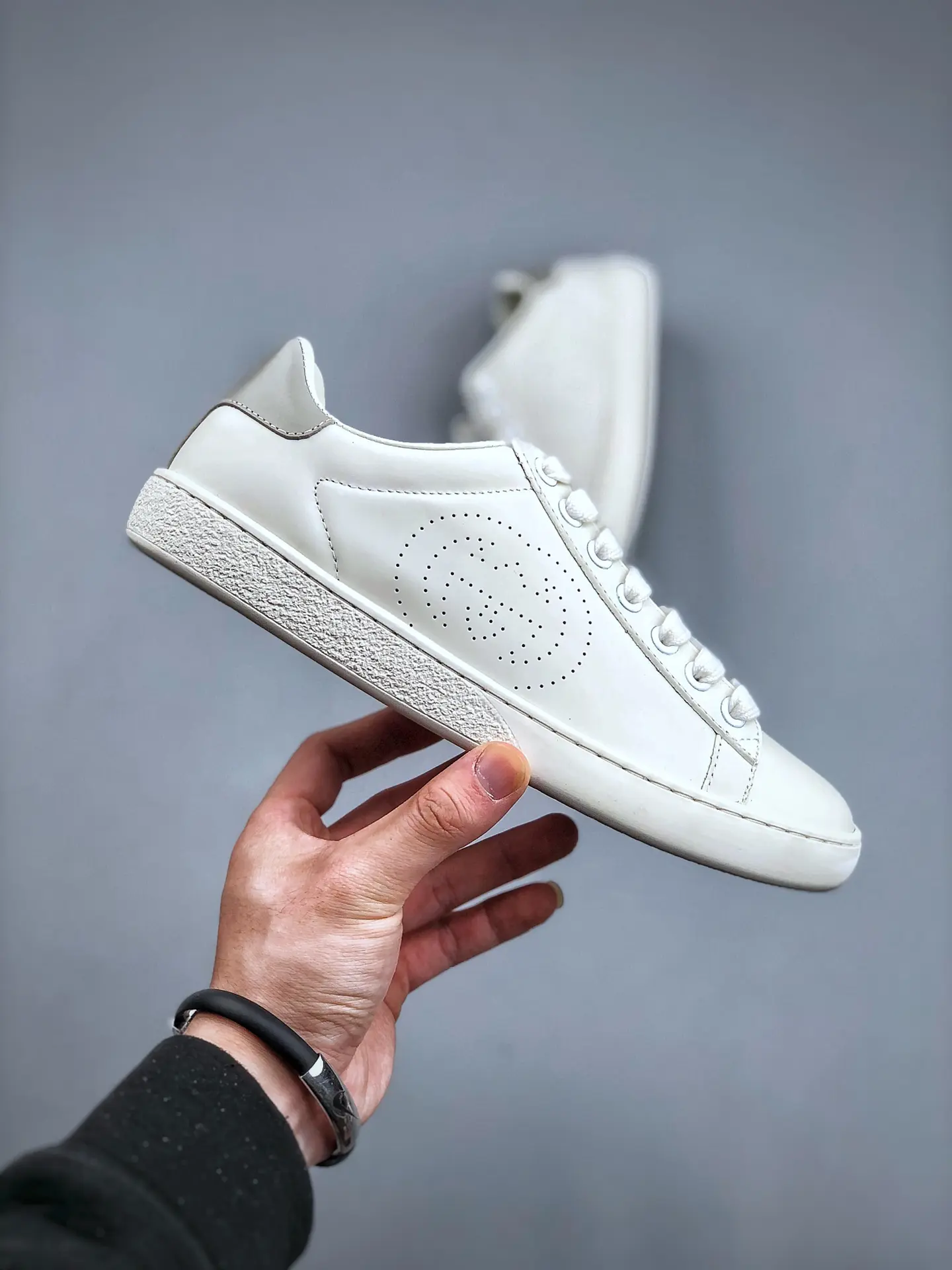 YASSW | Gucci Women’s Ace Interlocking Sneakers in White & Grey – Authentic or Replica?