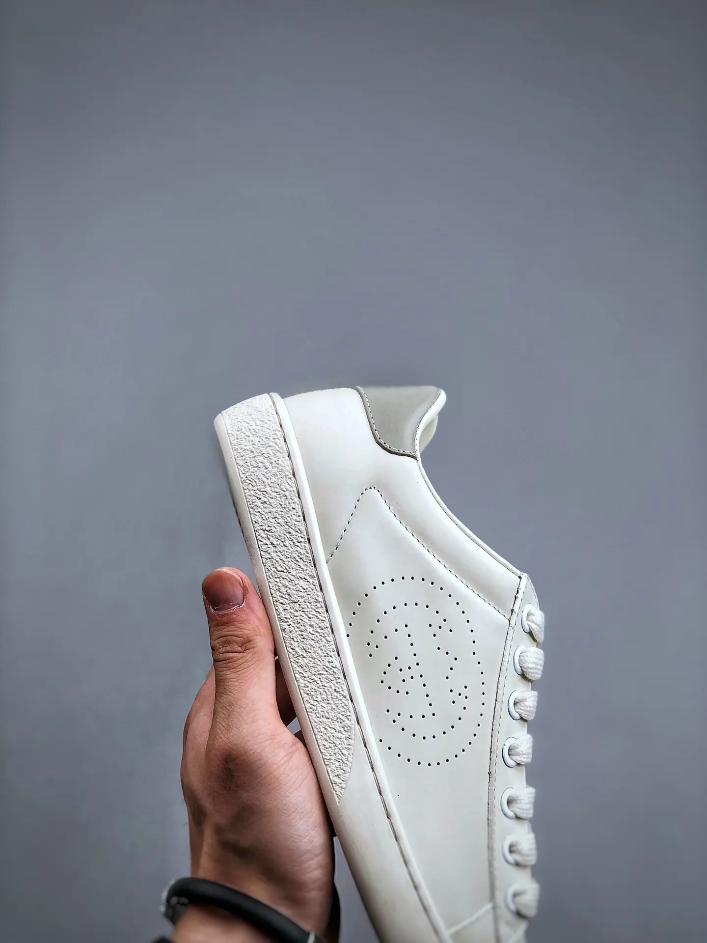 YASSW | Gucci Women’s Ace Interlocking Sneakers in White & Grey – Authentic or Replica?