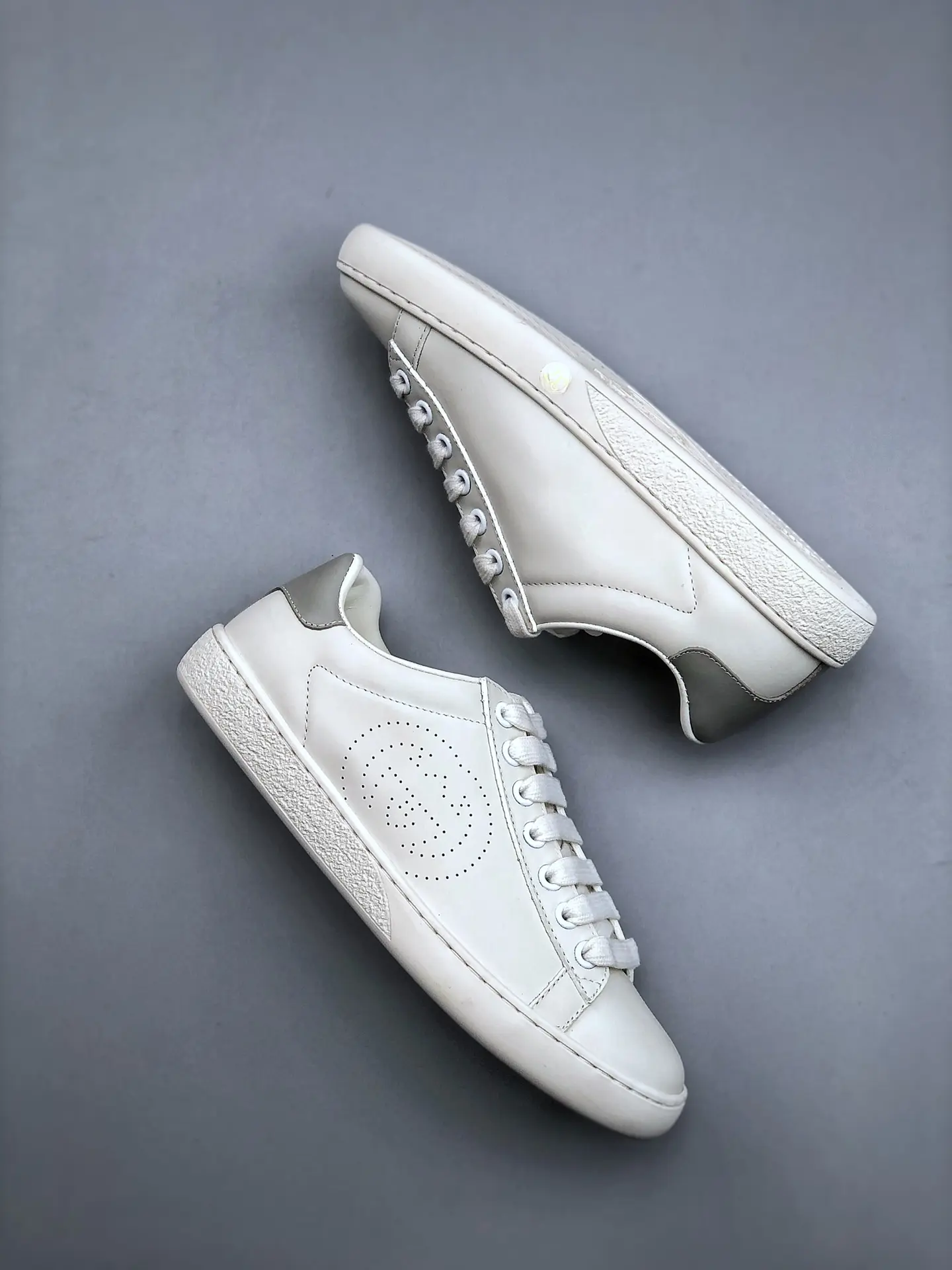 YASSW | Gucci Women’s Ace Interlocking Sneakers in White & Grey – Authentic or Replica?