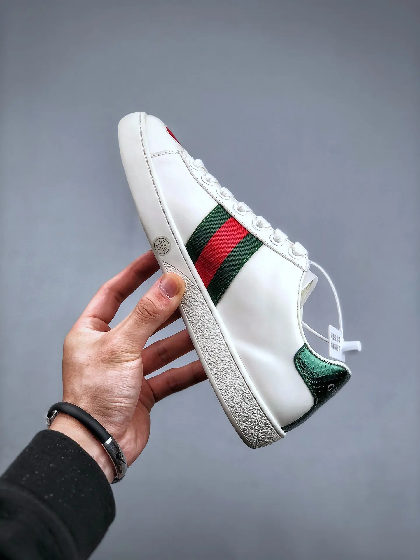 YASSW | Unveiling the Gucci White Ace Heart Leather Replica Sneakers