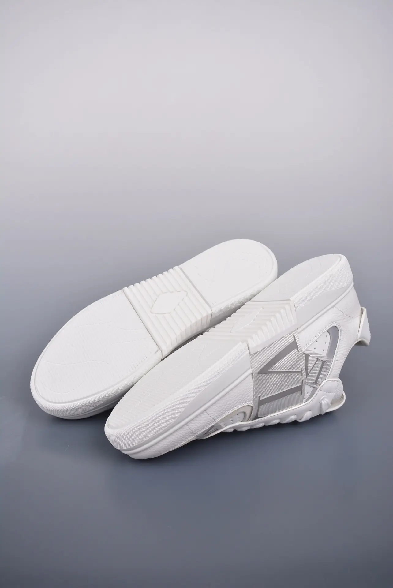 YASSW | Valentino Garavani White & Gray VL7N Low-Top Sneakers: A Stylish Investment