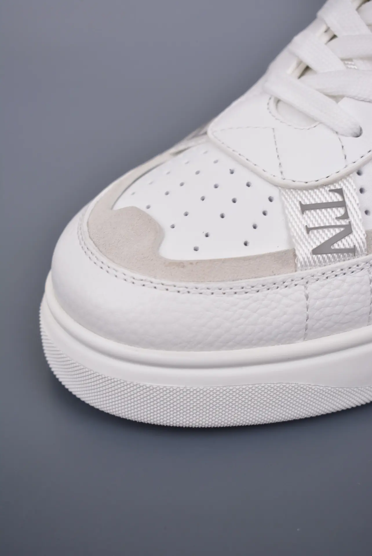 YASSW | Valentino Garavani White & Gray VL7N Low-Top Sneakers: A Stylish Investment