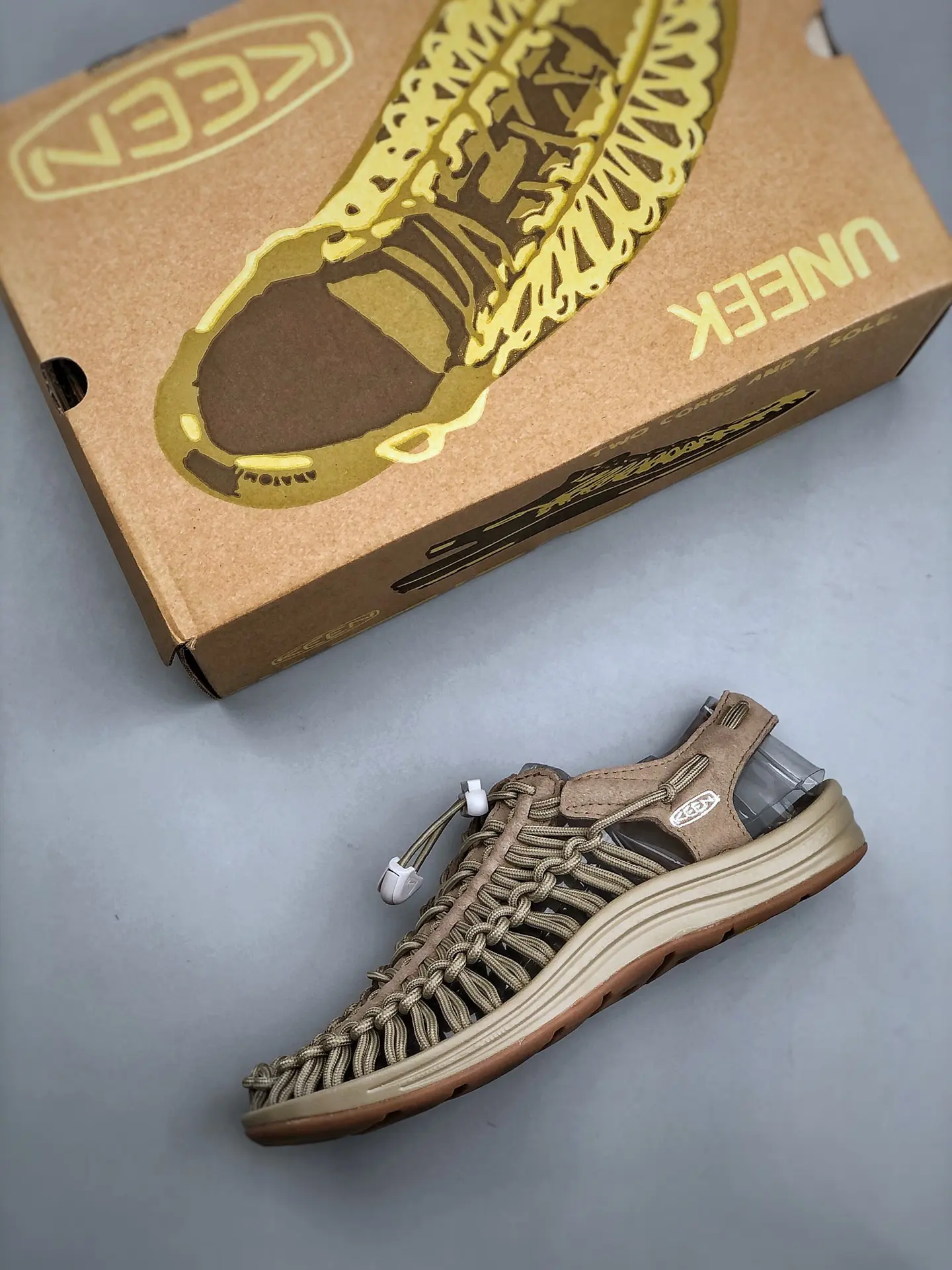 YASSW | KEEN Men's UNEEK Sandals Review: Timberwolf/Plaza Taupe