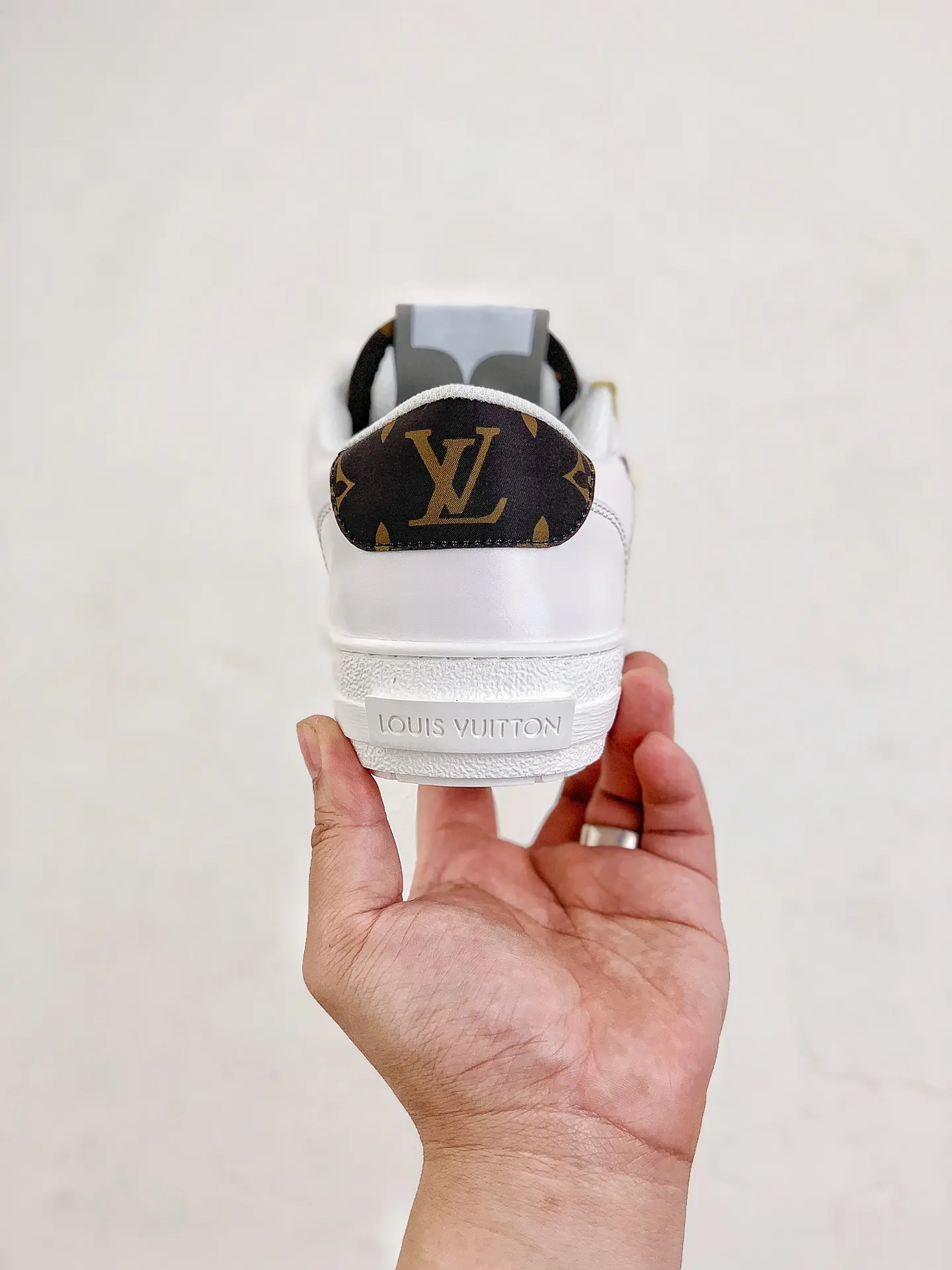 YASSW | The Ultimate Guide to Replica and Fake Designer Sneakers