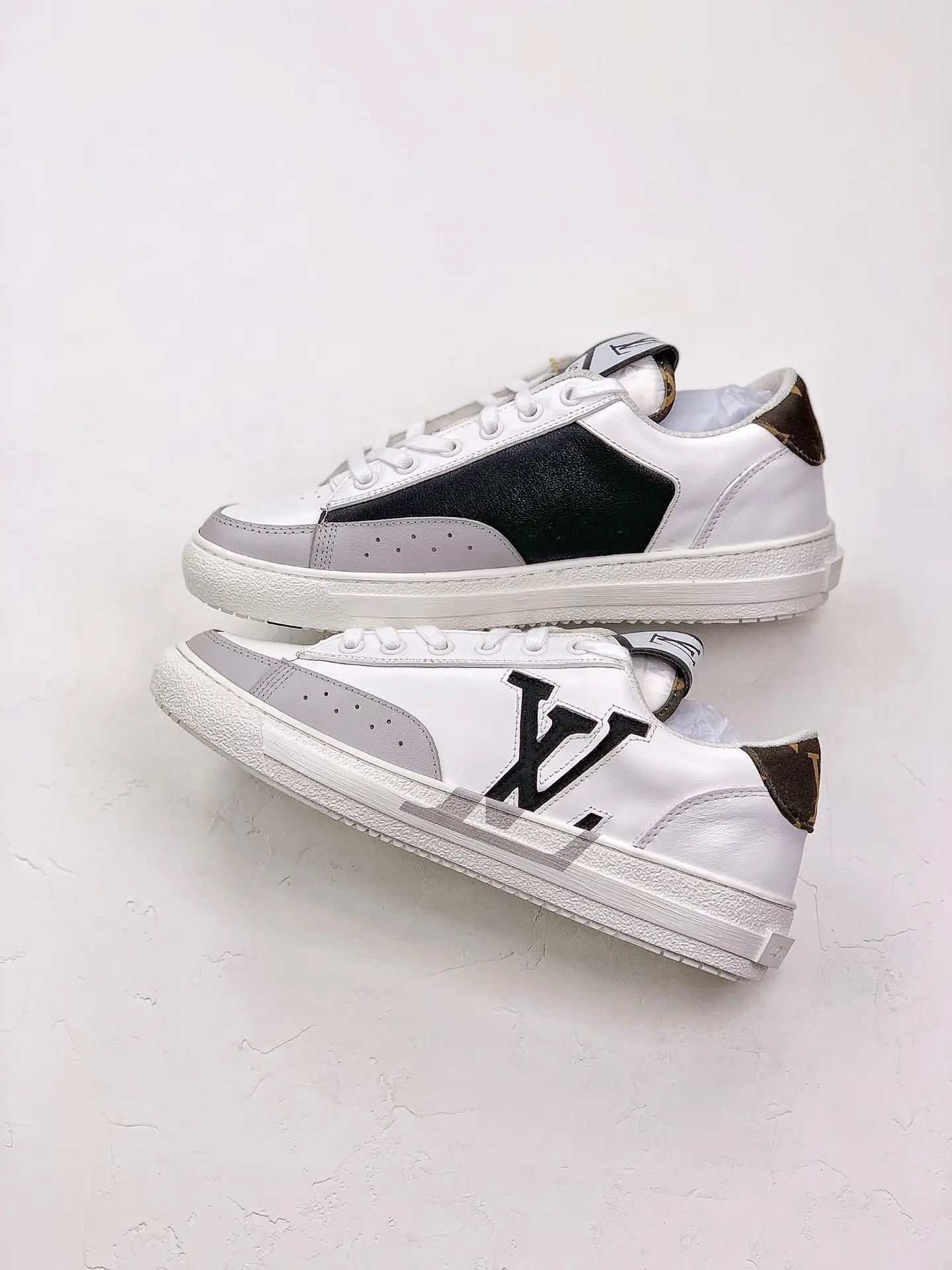 YASSW | Replica Louis Vuitton VL7N Banded Calfskin Sneakers - White 39