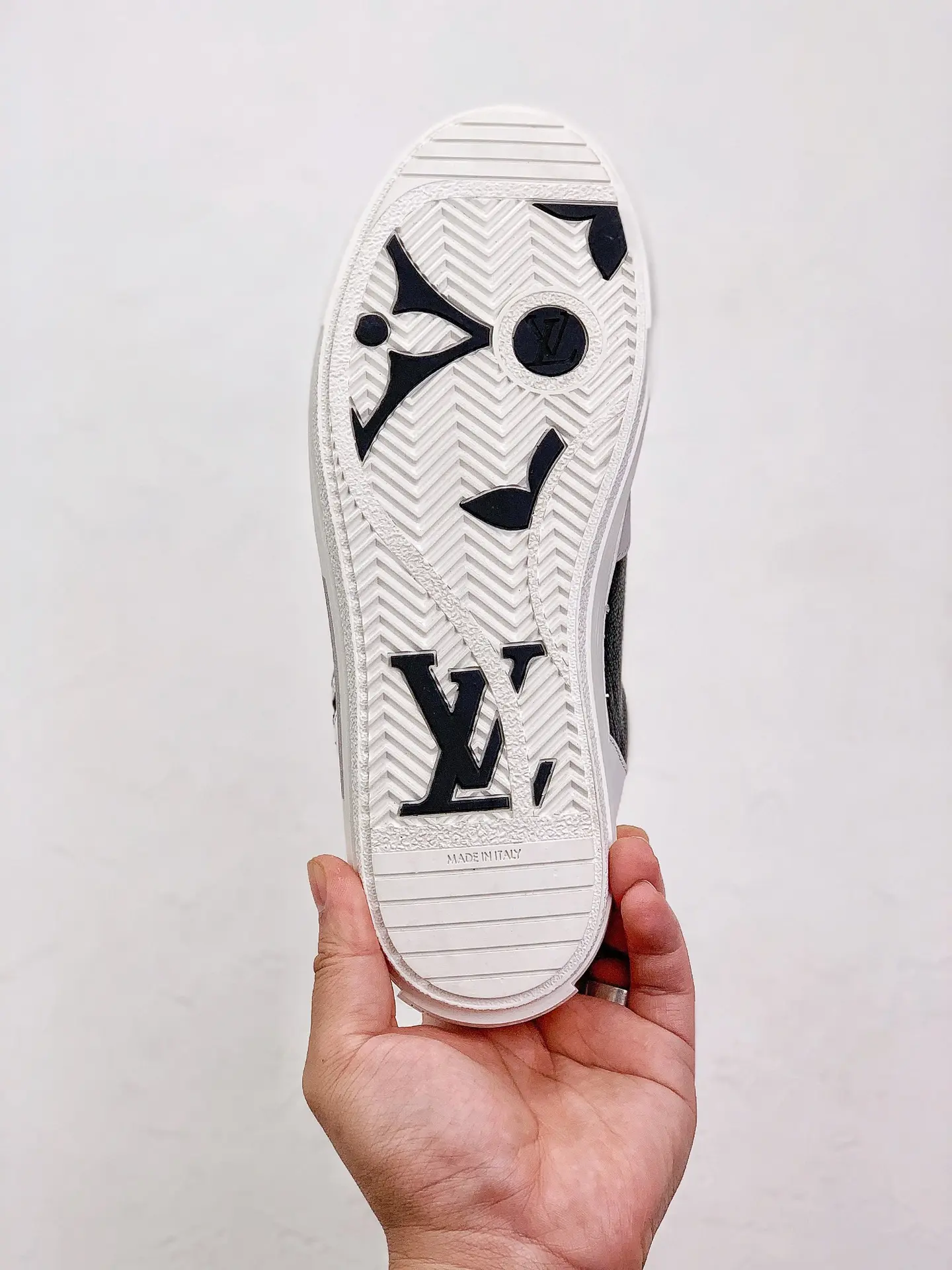 YASSW | Replica Louis Vuitton VL7N Banded Calfskin Sneakers - White 39