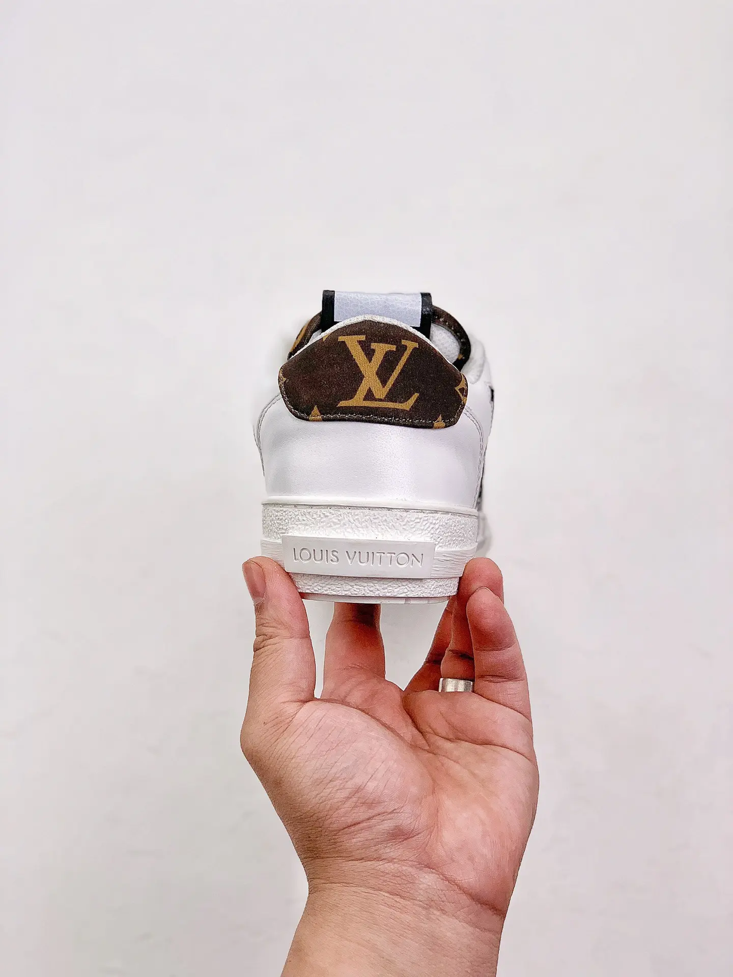 YASSW | Replica Louis Vuitton VL7N Banded Calfskin Sneakers - White 39