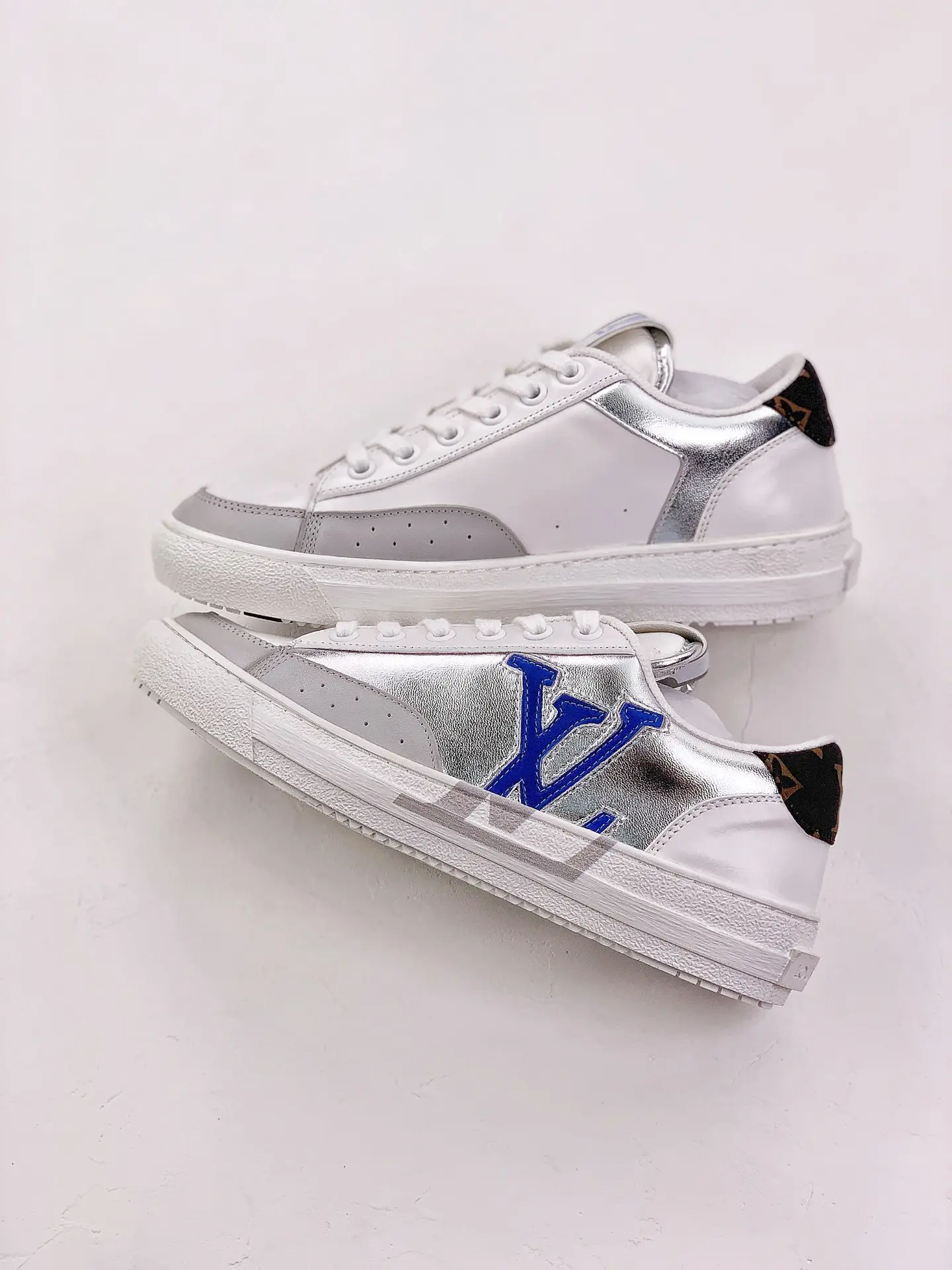 YASSW | Louis Vuitton White/Blue Leather Time Out Sneakers Replica Review