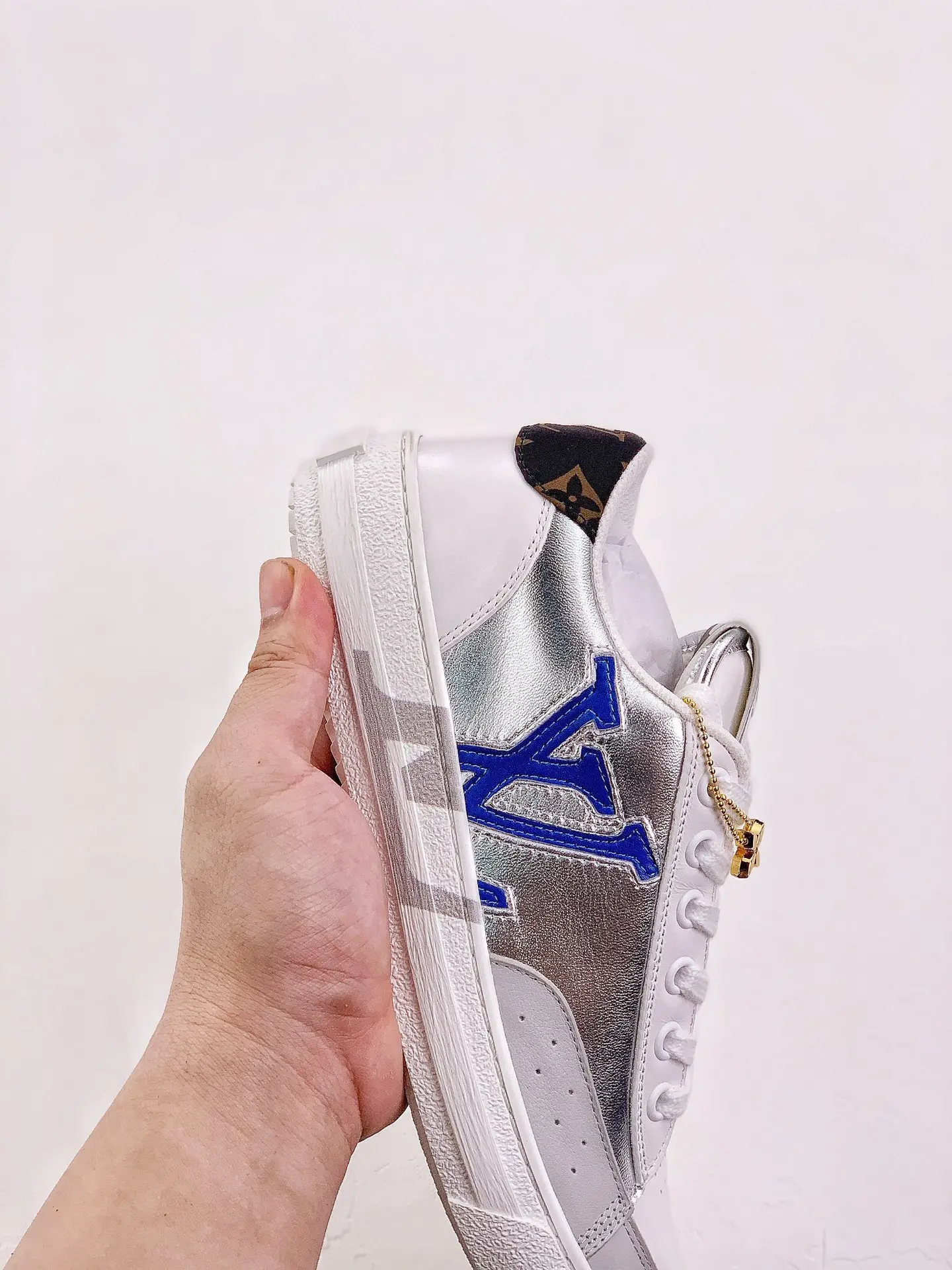 YASSW | Louis Vuitton White/Blue Leather Time Out Sneakers Replica Review