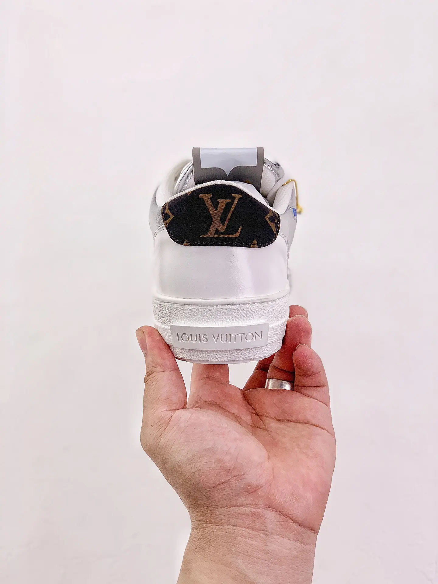 YASSW | Louis Vuitton White/Blue Leather Time Out Sneakers Replica Review