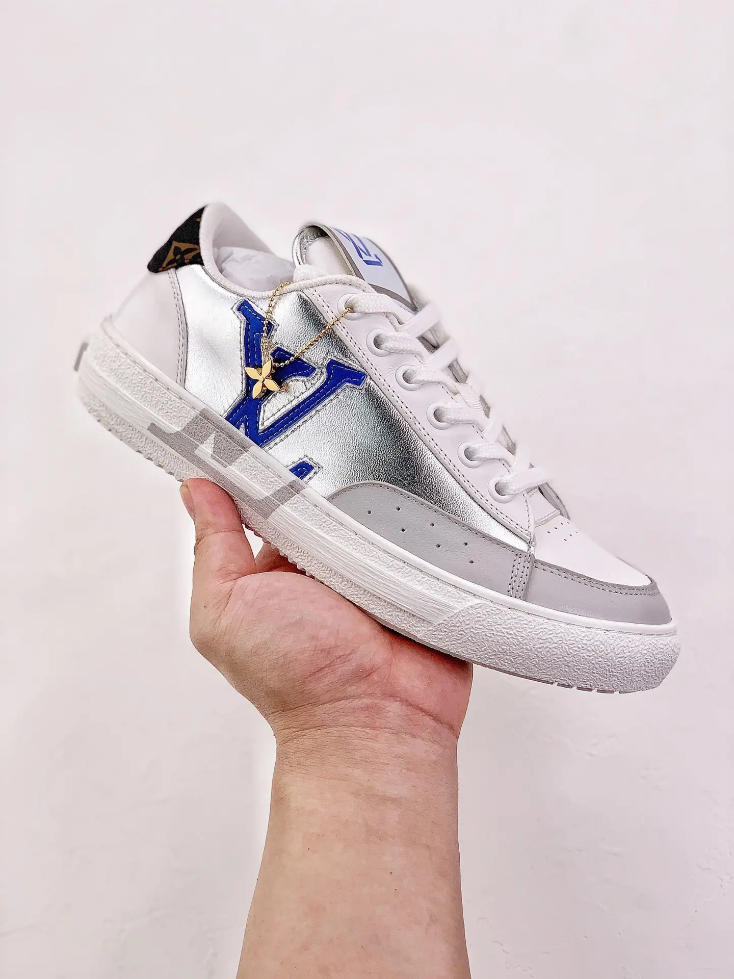 YASSW | Louis Vuitton White/Blue Leather Time Out Sneakers Replica Review