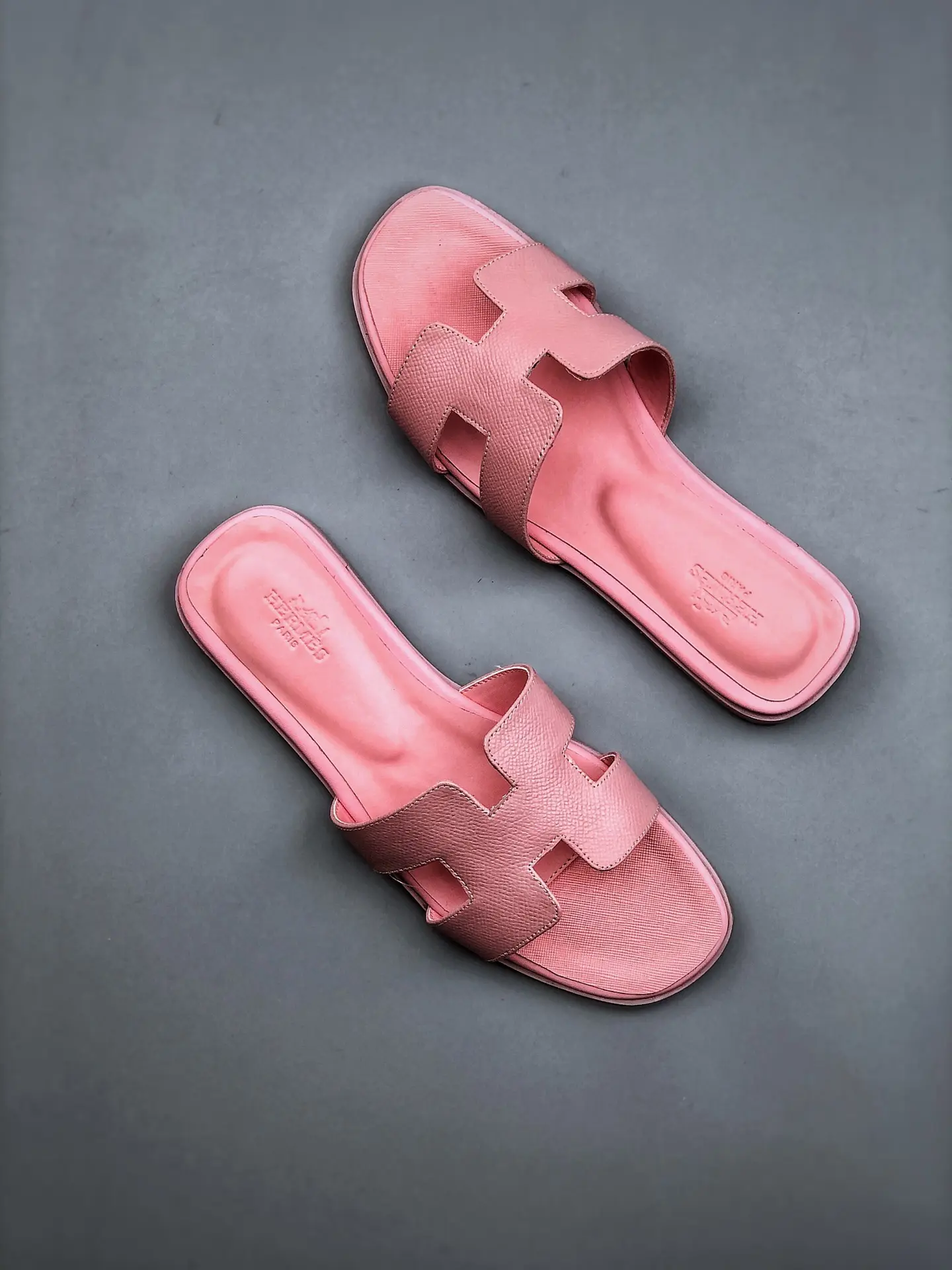 YASSW | Discover the Allure of Hermes Oran Sandals in Shades of Pink: Replica vs. Authentic