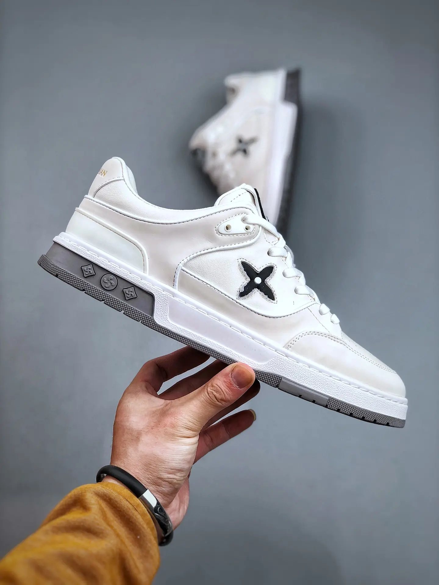 YASSW | Replica Louis Vuitton British Knights Kings Sl Low Lace Up Sneakers White/Black