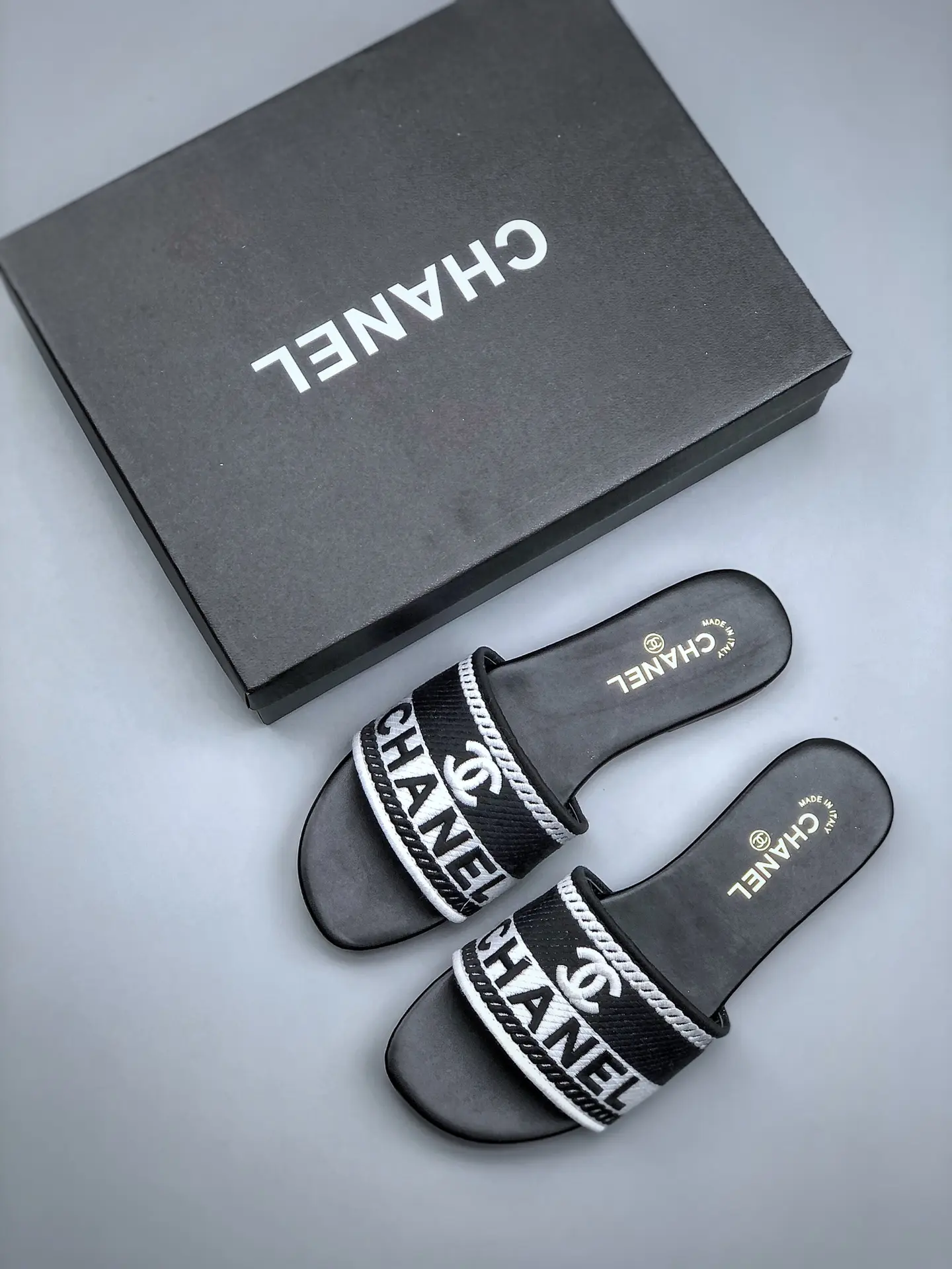 YASSW | Rep Fake Replica Chanel Women's Black and Navy Sandals