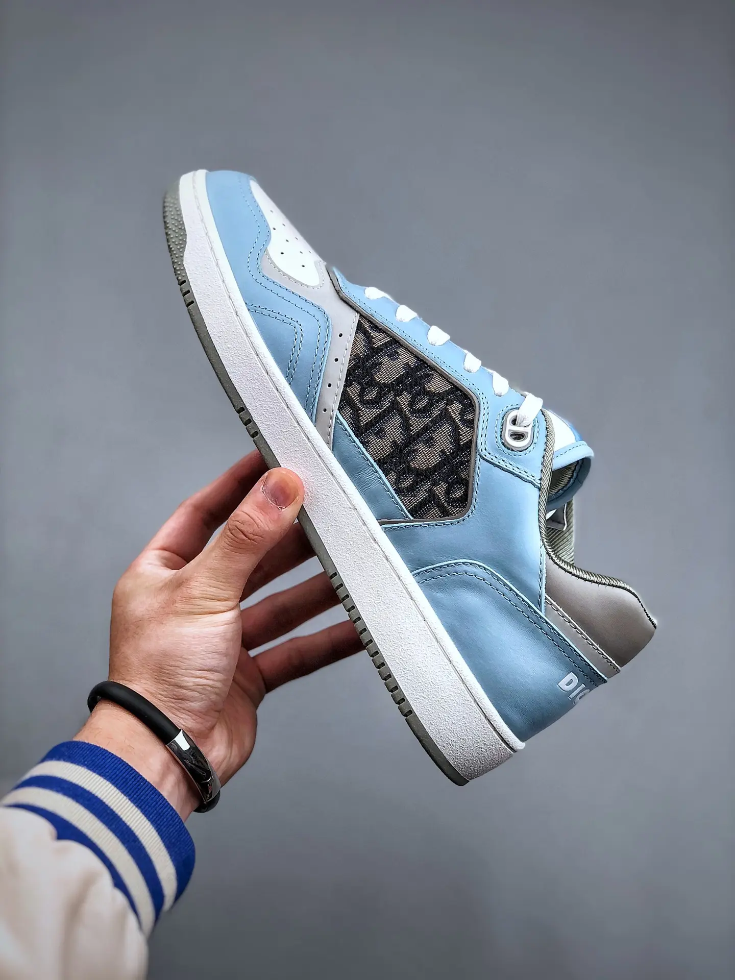 YASSW | Christian Dior B27 Low-Top Sneaker Light Blue/White Replica Review