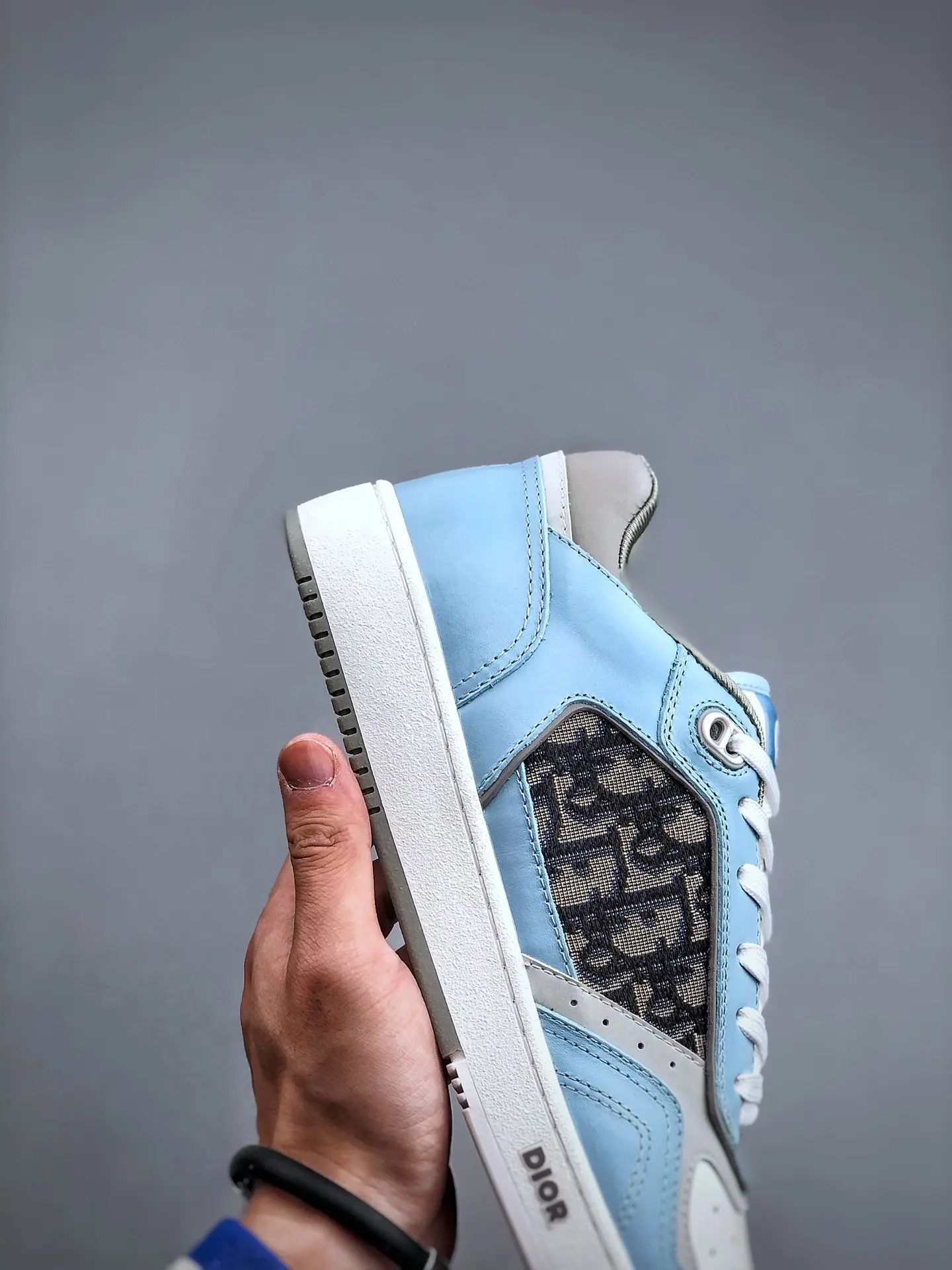 YASSW | Christian Dior B27 Low-Top Sneaker Light Blue/White Replica Review