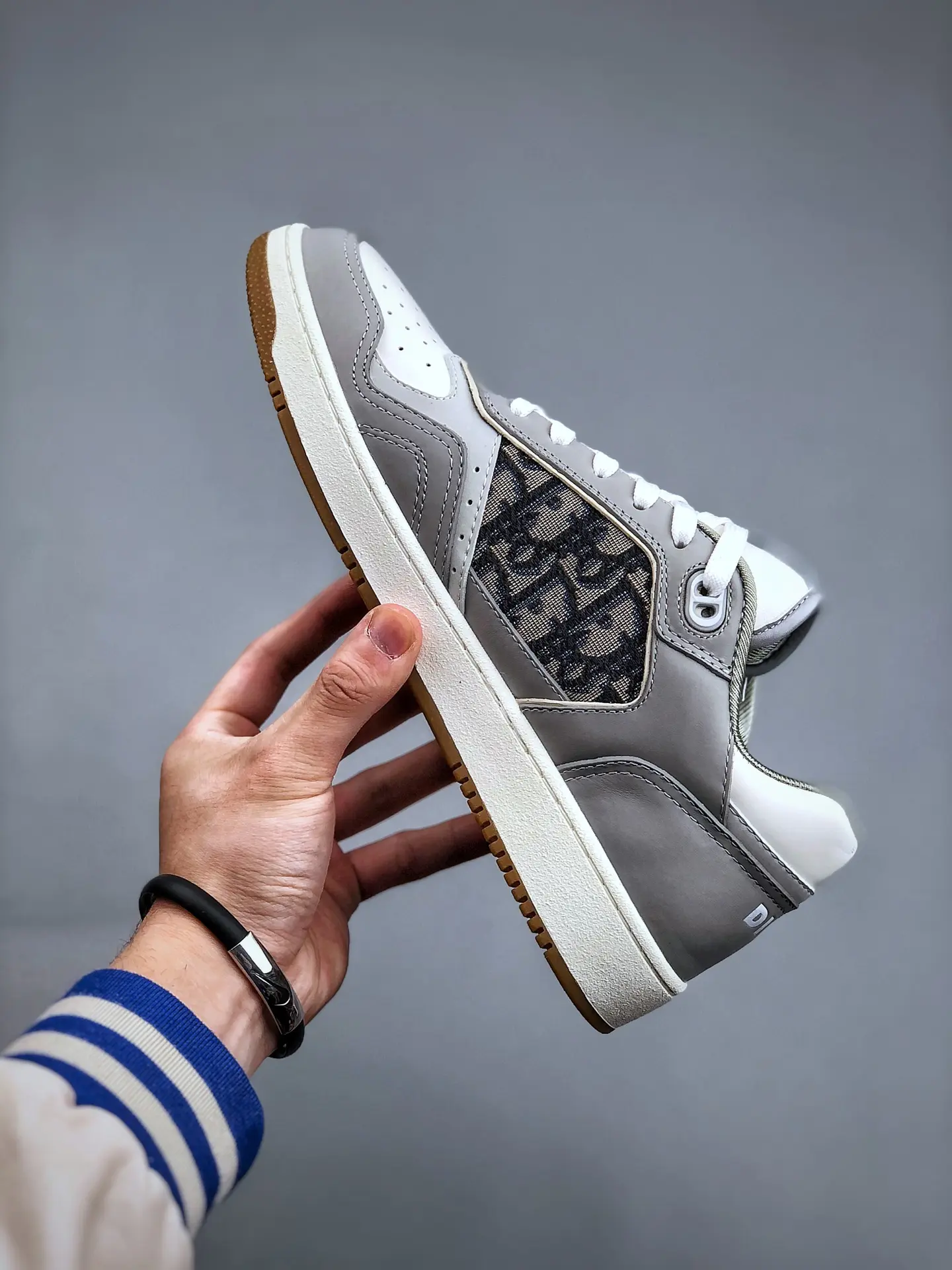 YASSW | Dior B27 Low-Top Sneaker Gray and White Replica - Unveiling the Details