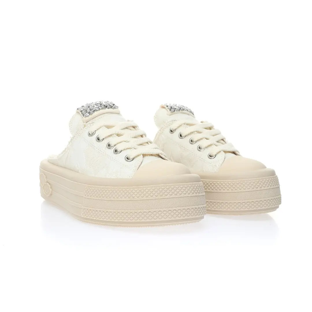 YASSW | Trendy White Sport Shoes for Women: Replica vs. Authentic