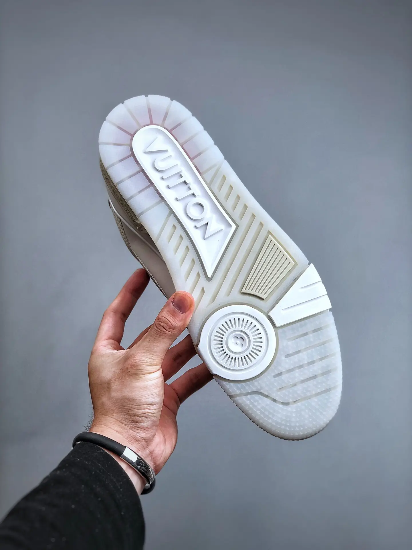 YASSW | Discover the World of Replica Louis Vuitton Trainer Sneakers in White