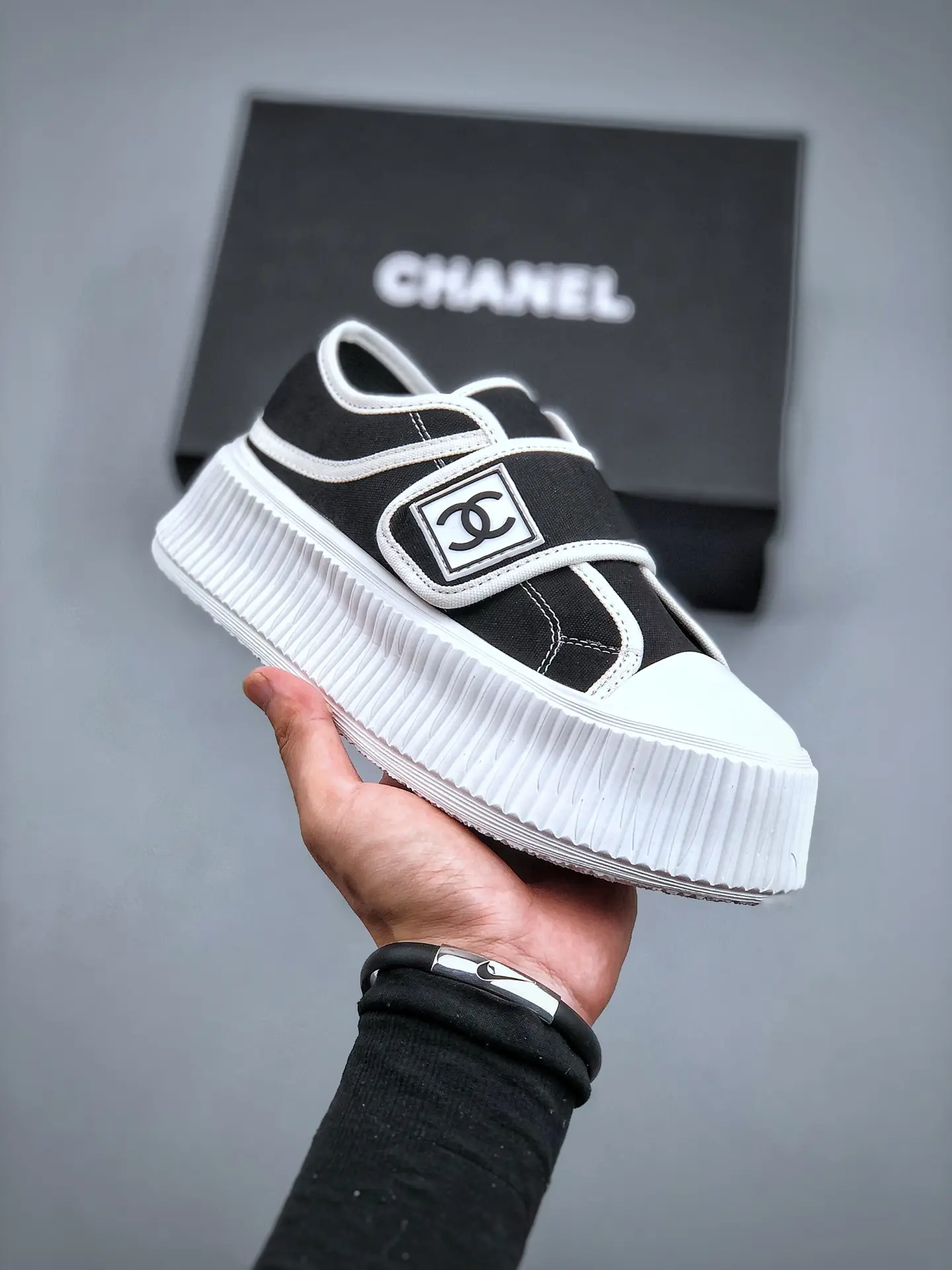 YASSW | Chanel Sneakers Black and White G39978 - LuxuryTastic Replicas