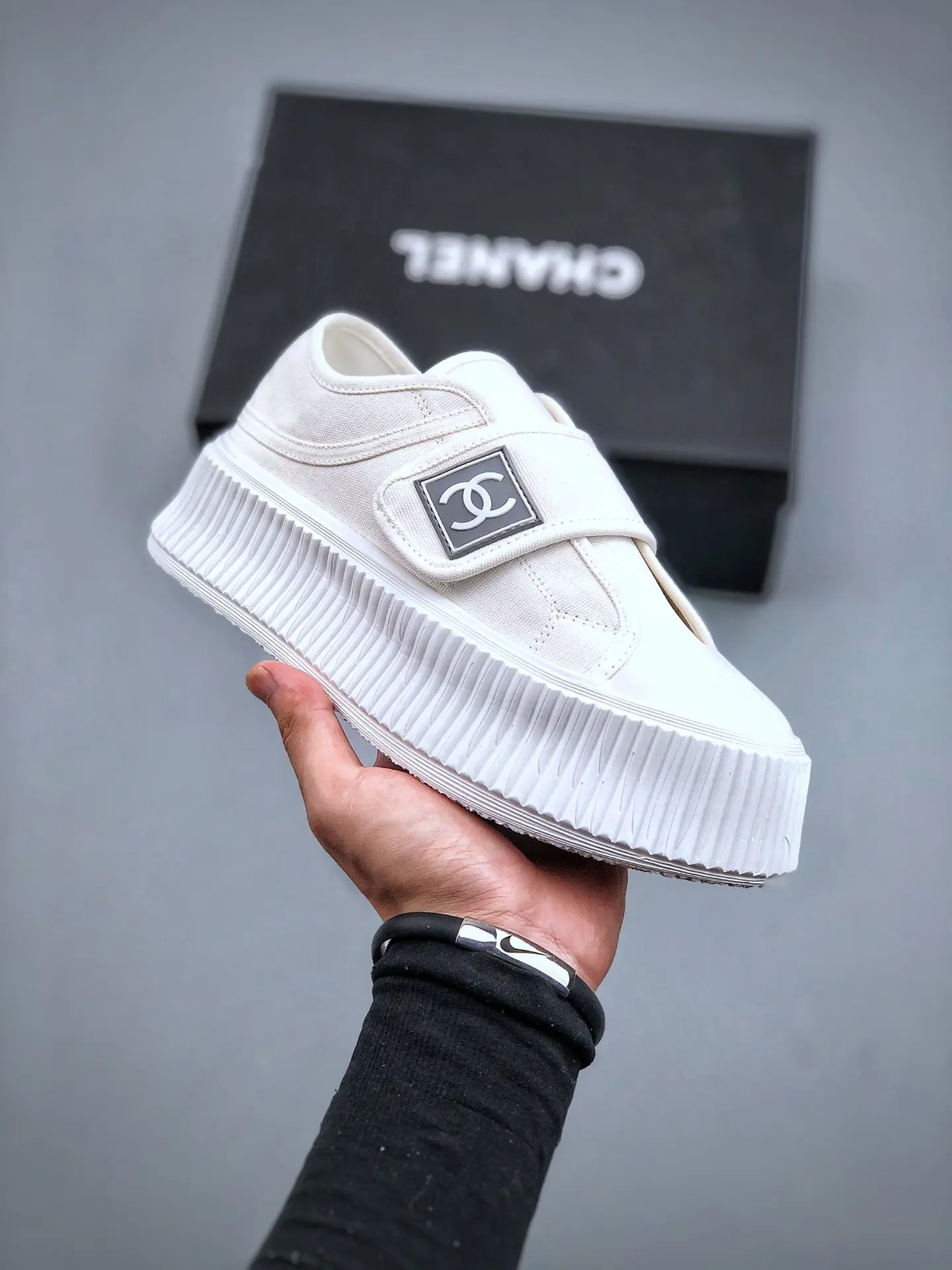 YASSW | Chanel Sneakers Black and White G39978 - LuxuryTastic Replicas