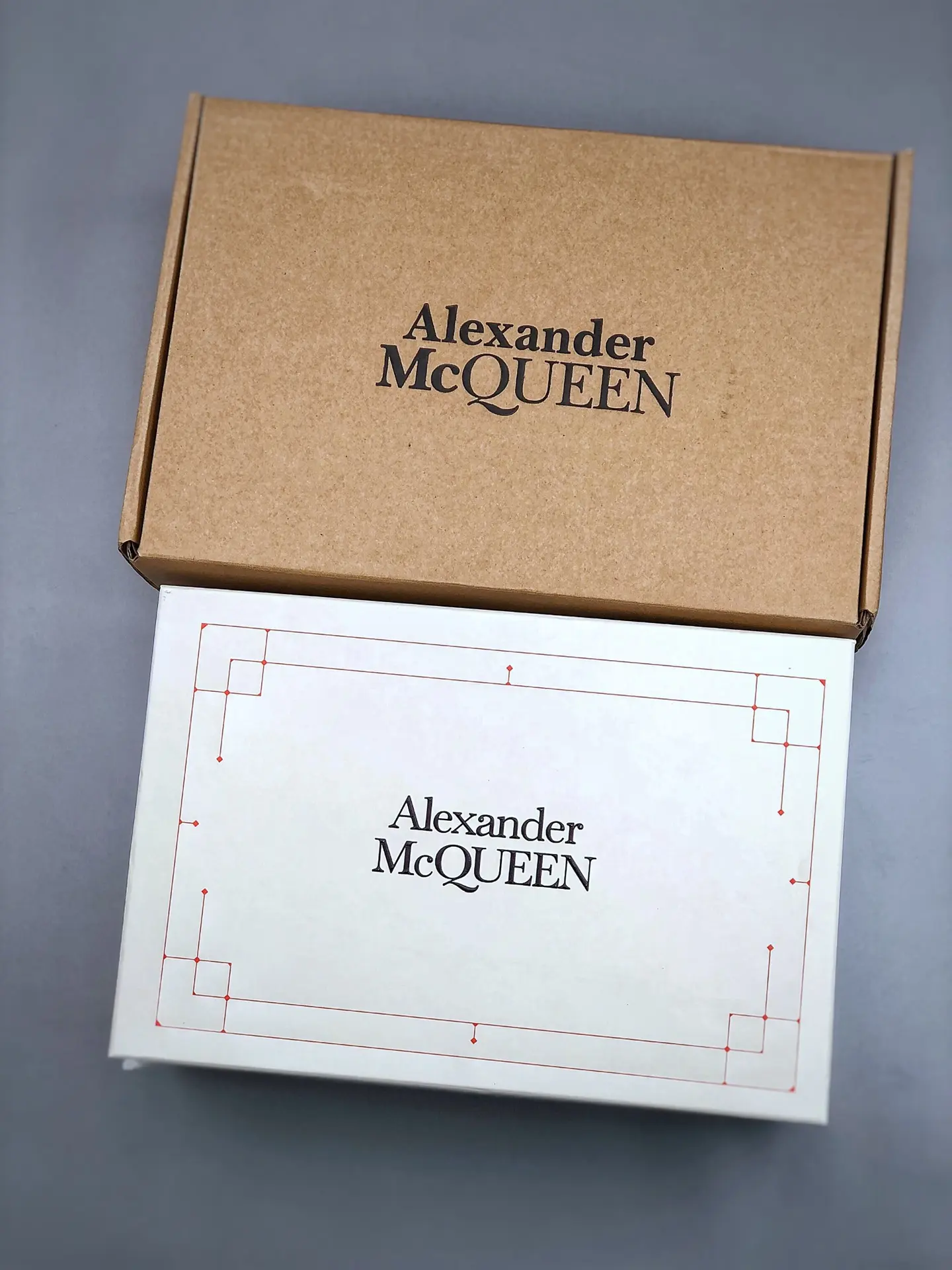 YASSW | Replica Alexander McQueen Black/White Sneakers: A Comprehensive Review