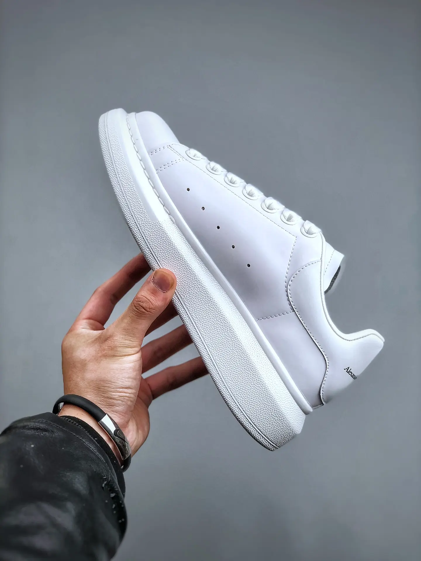 YASSW | Alexander McQueen Replica White Sneakers – The Perfect Blend of Style and Comfort