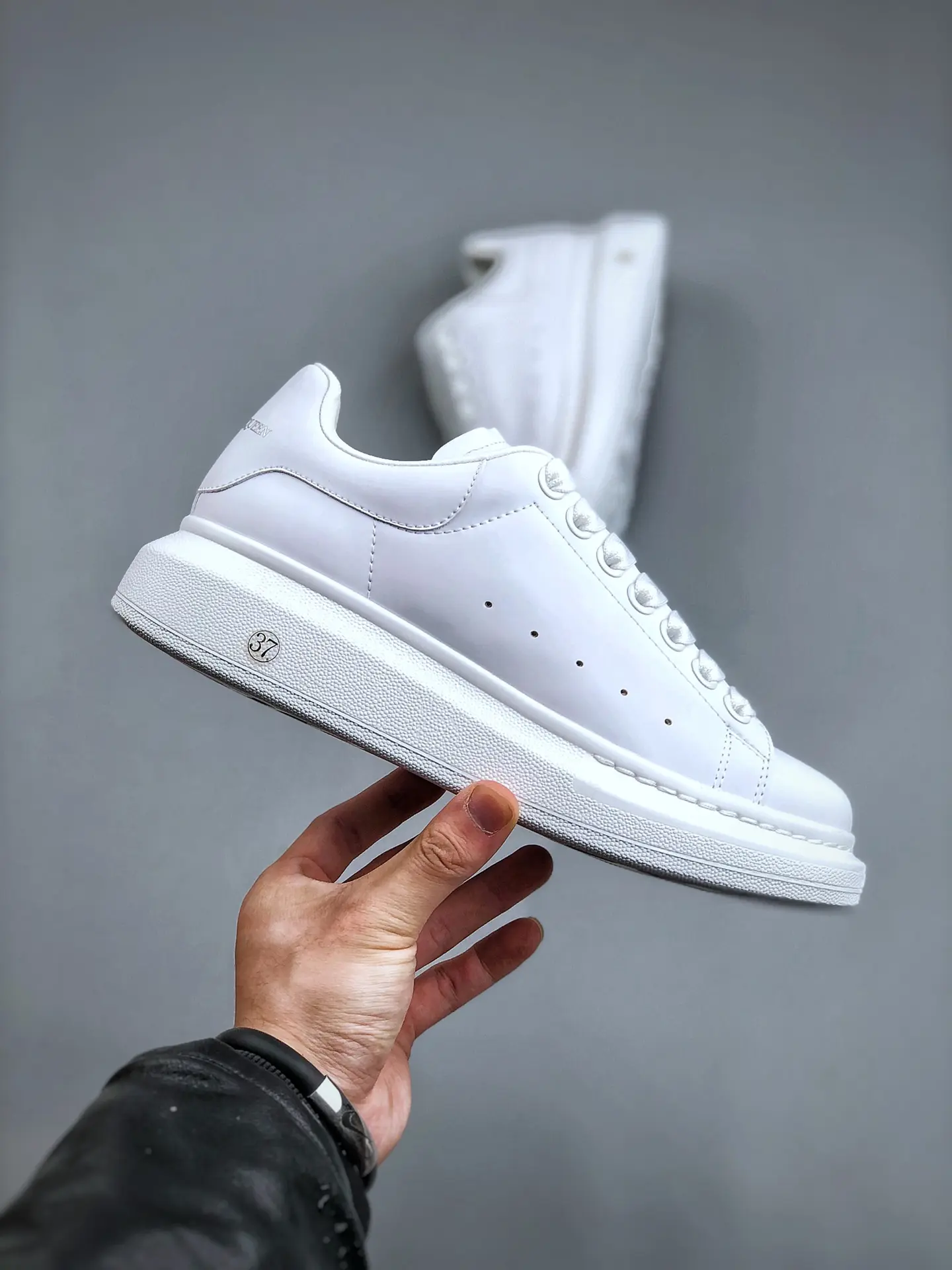 YASSW | Alexander McQueen Replica White Sneakers – The Perfect Blend of Style and Comfort