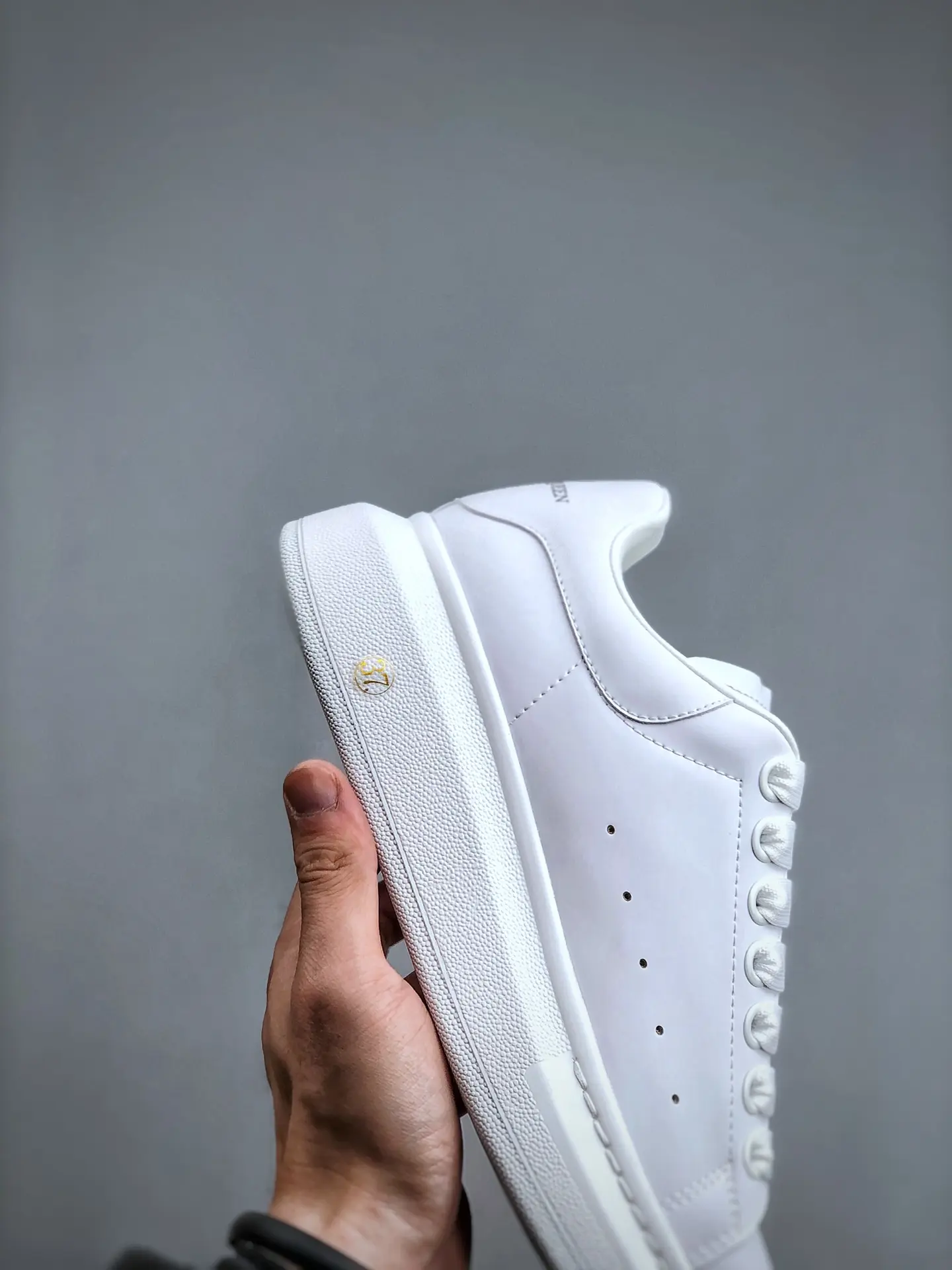 YASSW | Alexander McQueen Replica White Sneakers – The Perfect Blend of Style and Comfort