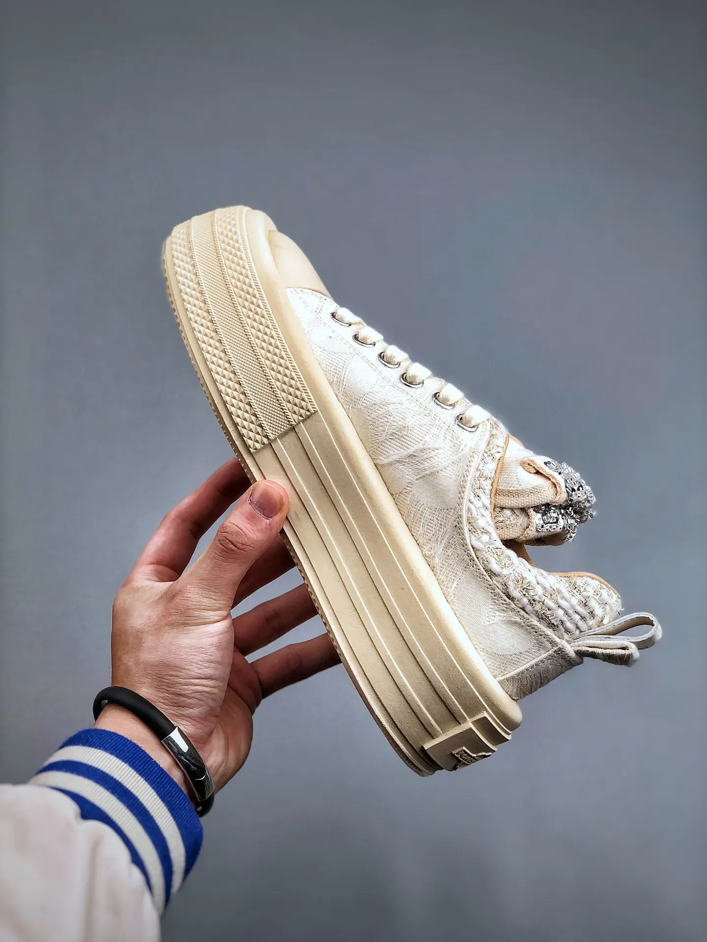 YASSW | Women’s Classic White Sneakers: Fake or Authentic? Unveiling the Truth