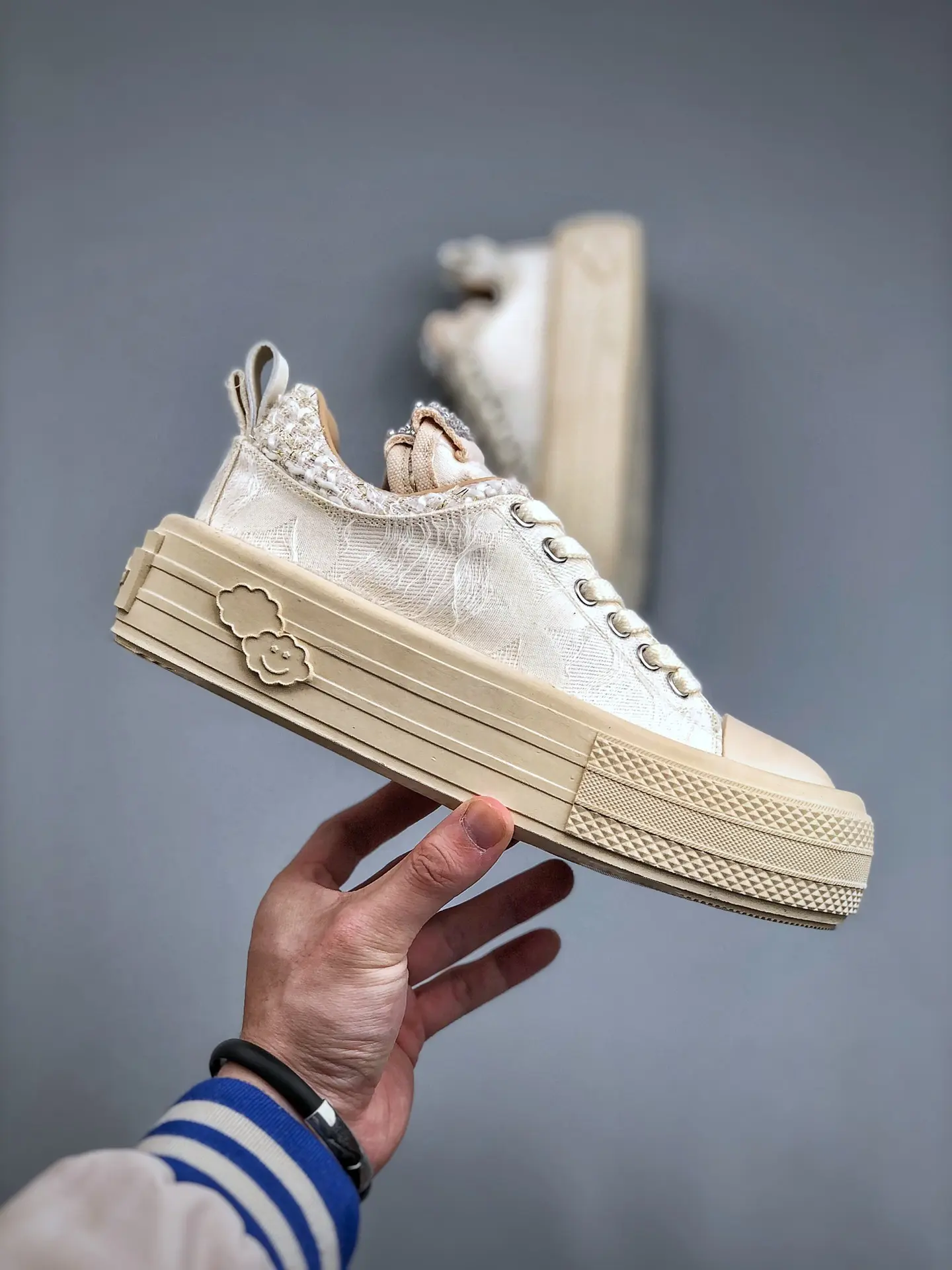 YASSW | Women’s Classic White Sneakers: Fake or Authentic? Unveiling the Truth