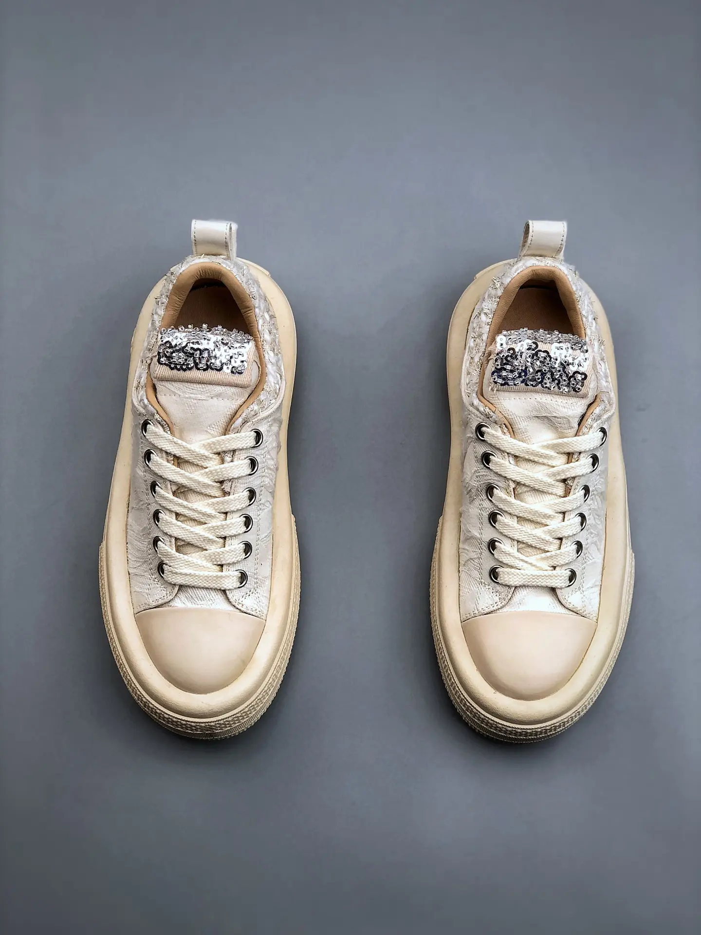 YASSW | Women’s Classic White Sneakers: Fake or Authentic? Unveiling the Truth