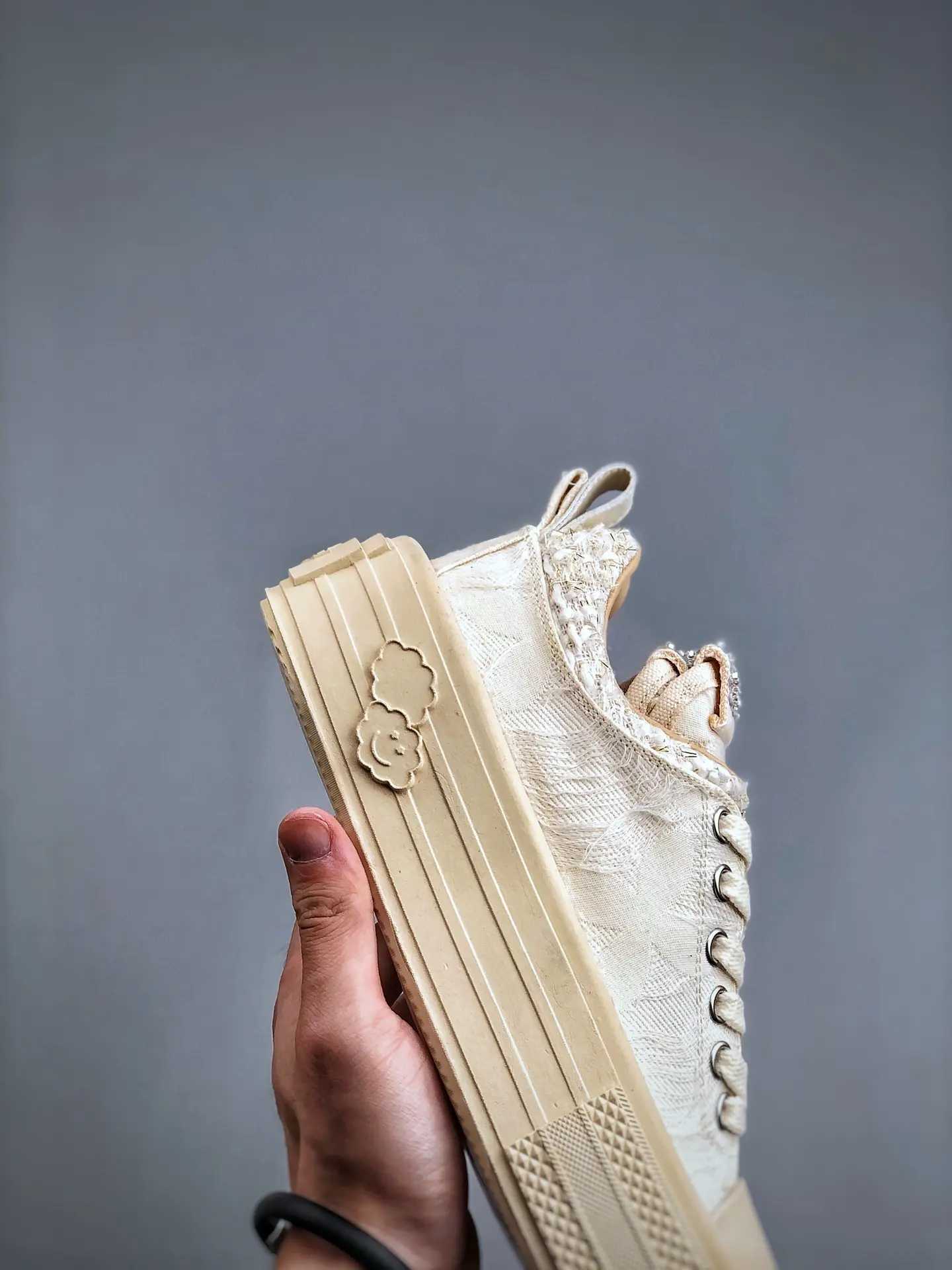 YASSW | Women’s Classic White Sneakers: Fake or Authentic? Unveiling the Truth