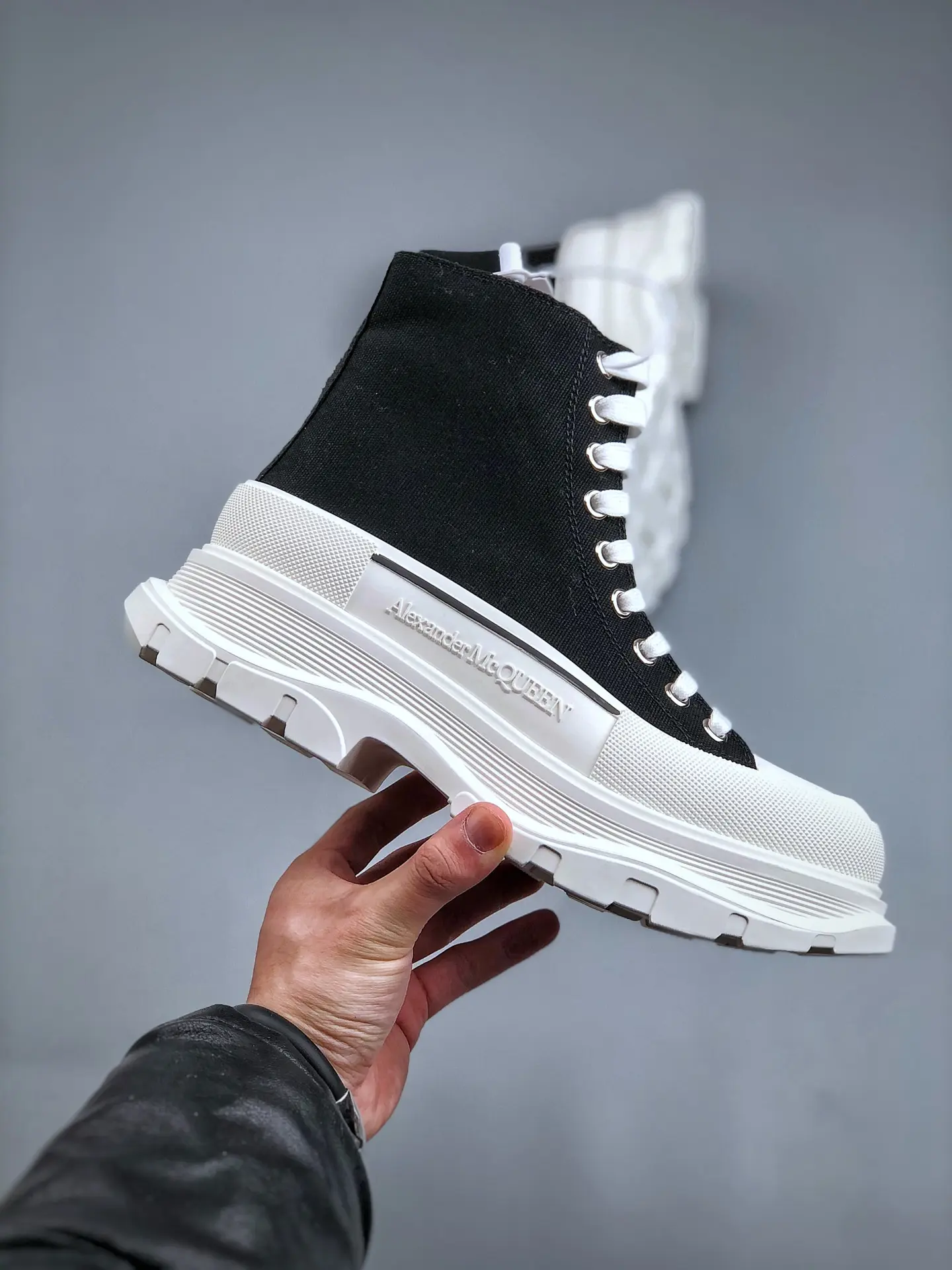 YASSW | Alexander McQueen Tread Slick High-Top Sneakers - Black (Replica)