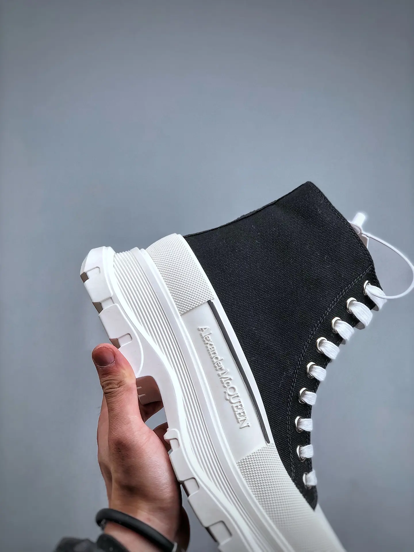 YASSW | Alexander McQueen Tread Slick High-Top Sneakers - Black (Replica)