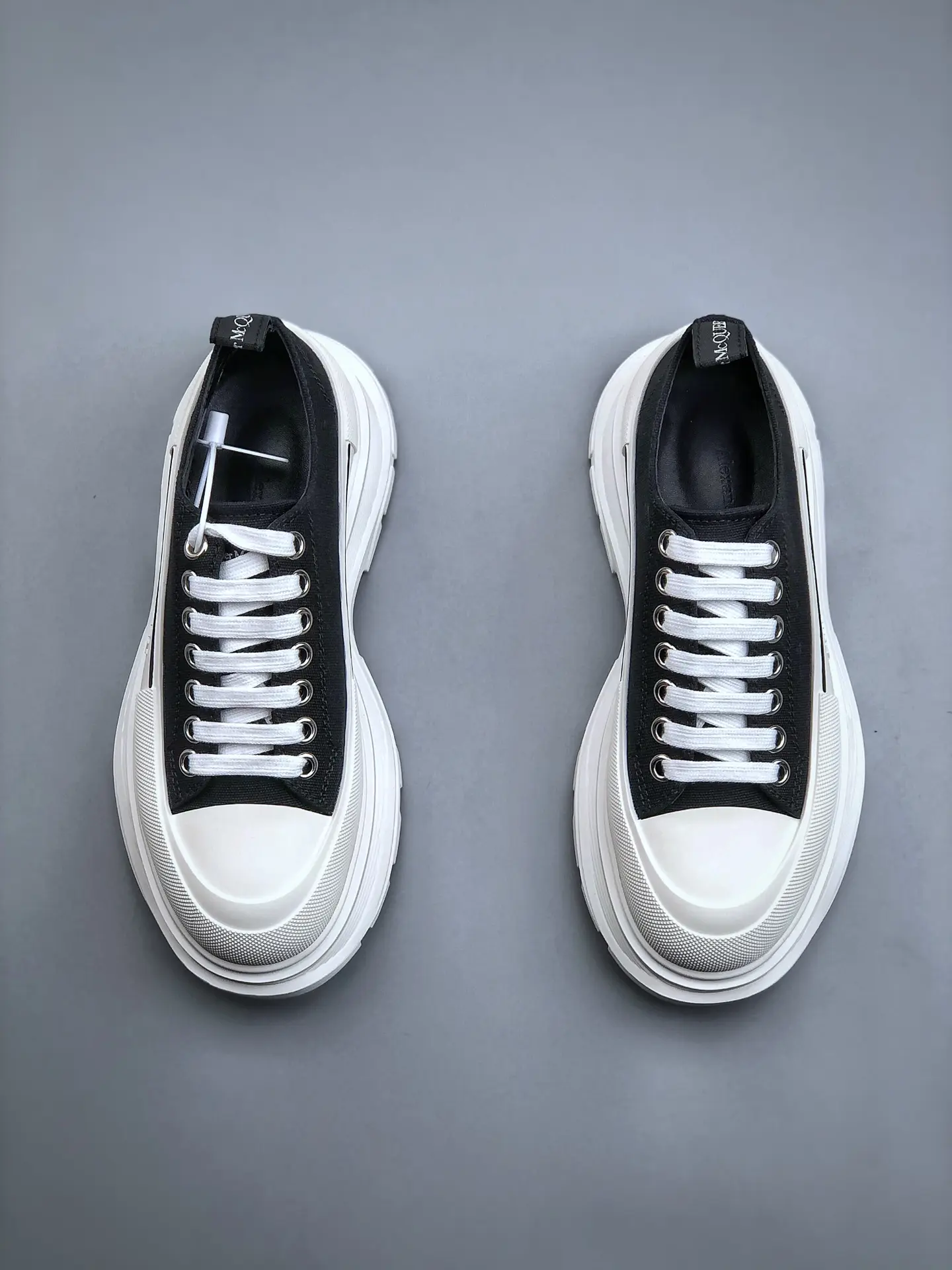 YASSW | Alexander McQueen Tread Slick Low Lace-Up Black White Replica