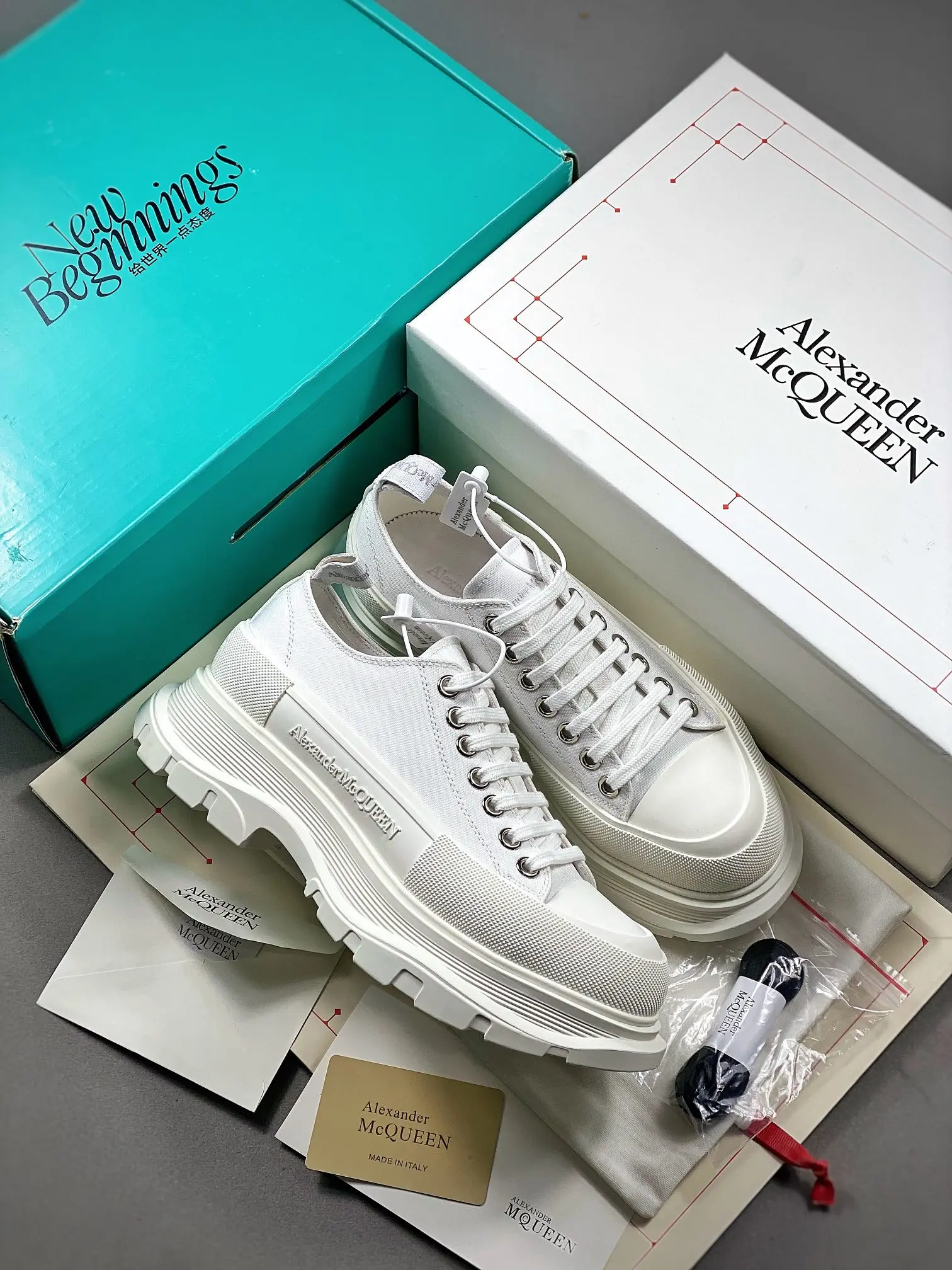 YASSW | Alexander McQueen Tread Slick Lace-Up White Sneakers Replica: A Comprehensive Review