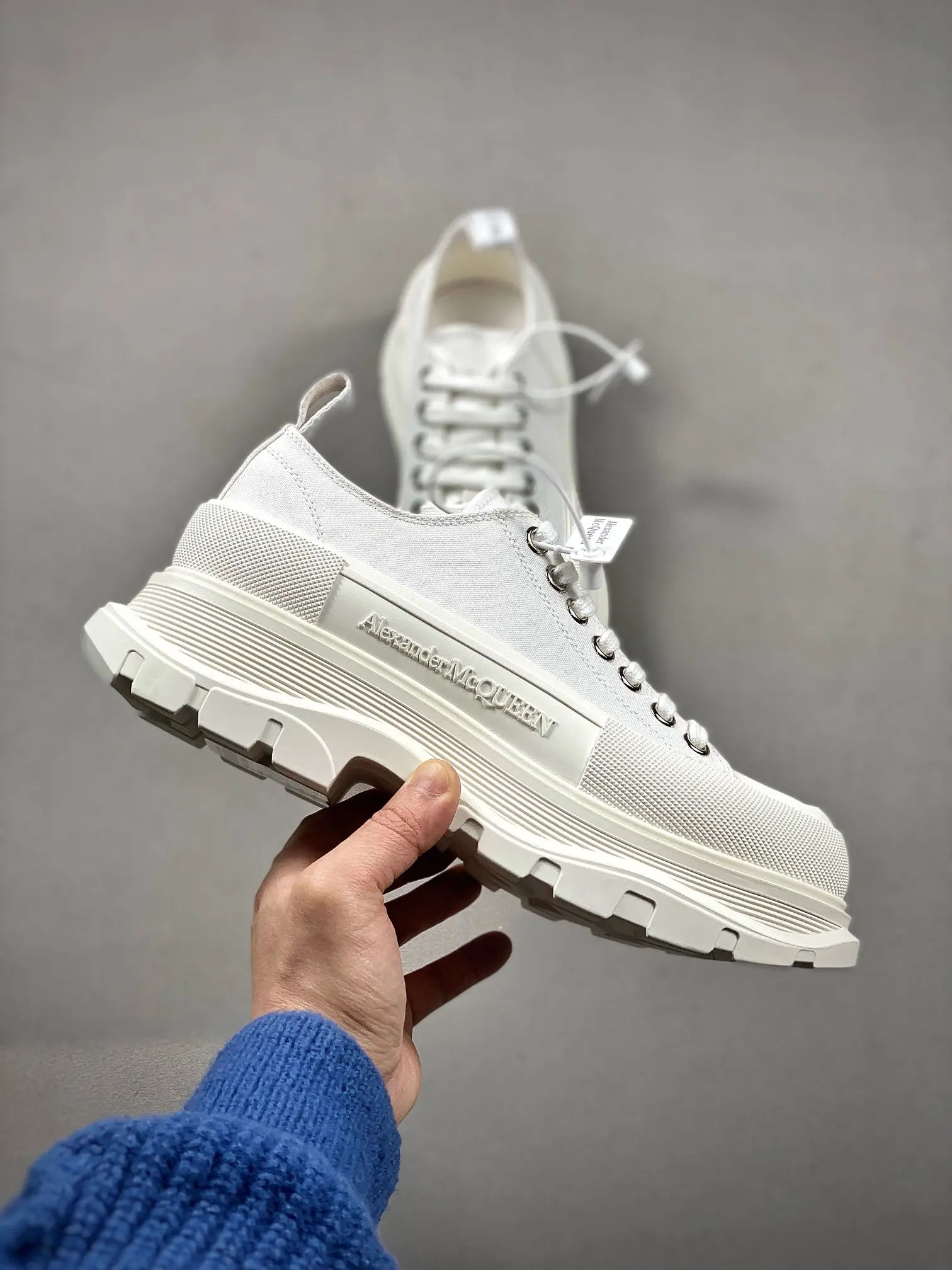 YASSW | Alexander McQueen Tread Slick Lace-Up White Sneakers Replica: A Comprehensive Review