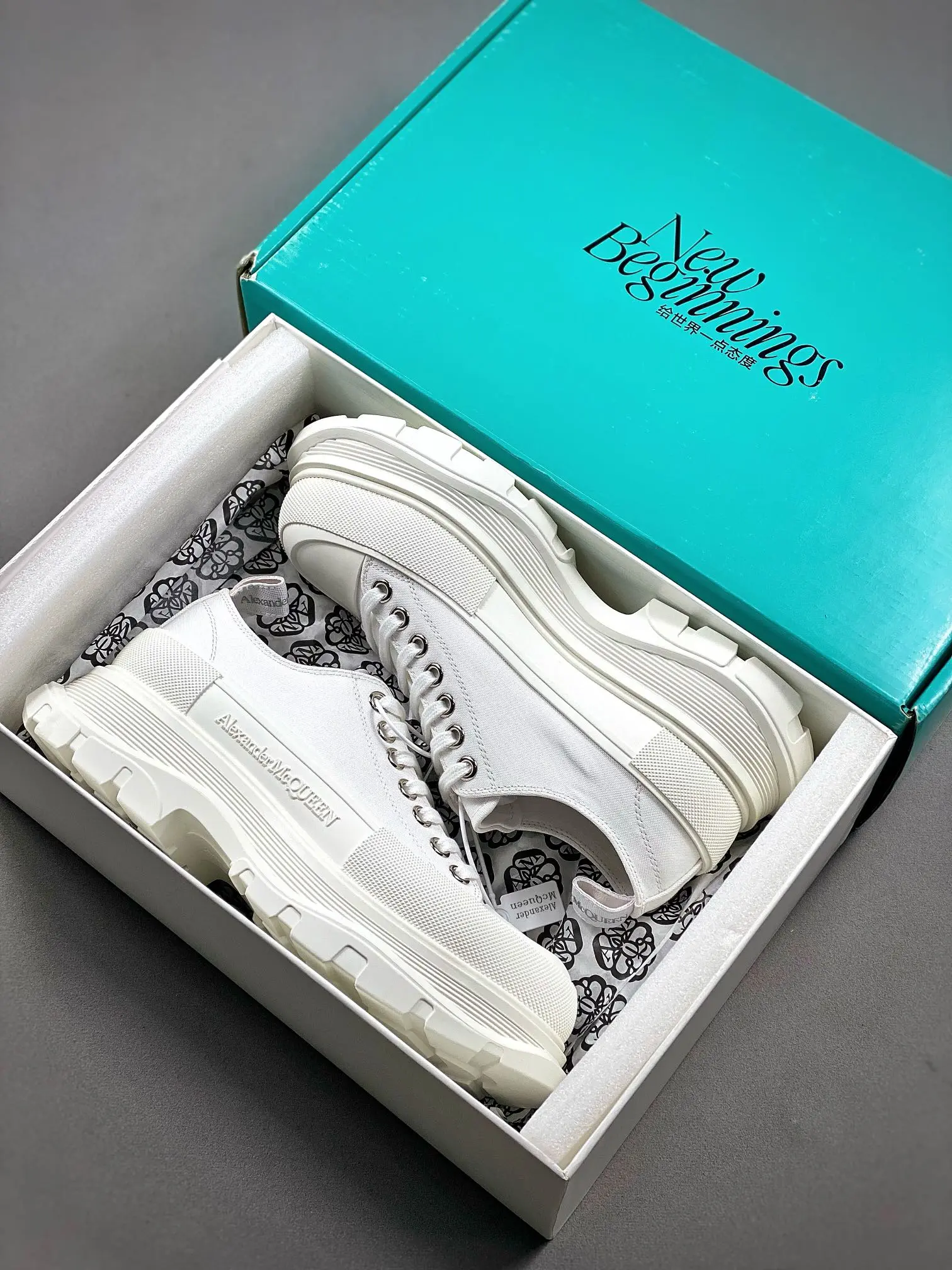 YASSW | Alexander McQueen Tread Slick Lace-Up White Sneakers Replica: A Comprehensive Review