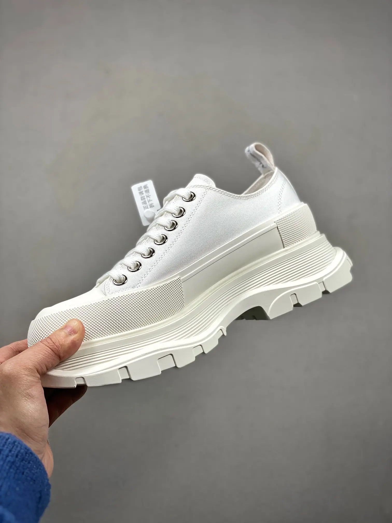 YASSW | Alexander McQueen Tread Slick Lace-Up White Sneakers Replica: A Comprehensive Review