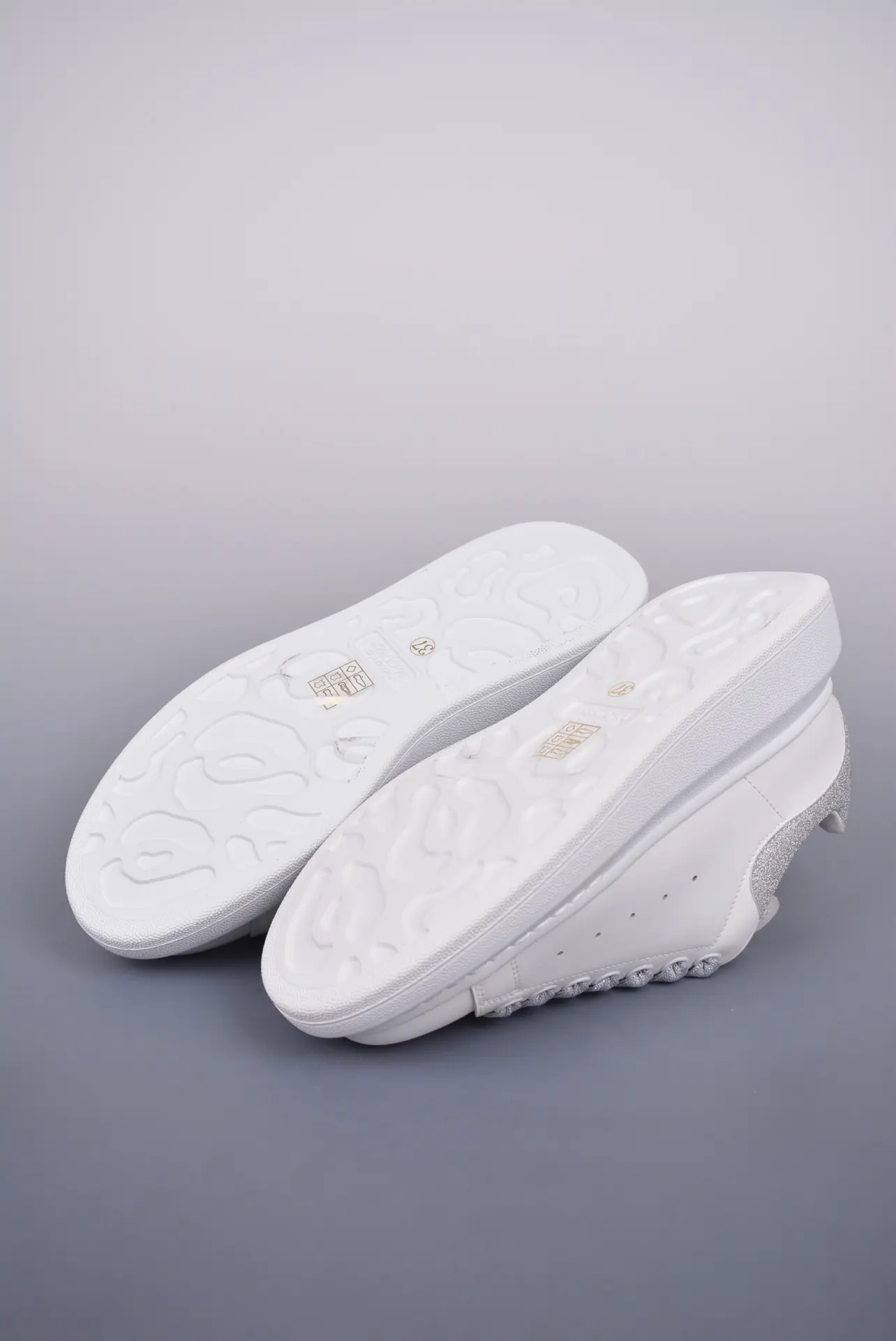 YASSW | Alexander McQueen White Leather Oversized Sneakers: Rep vs. Authentic