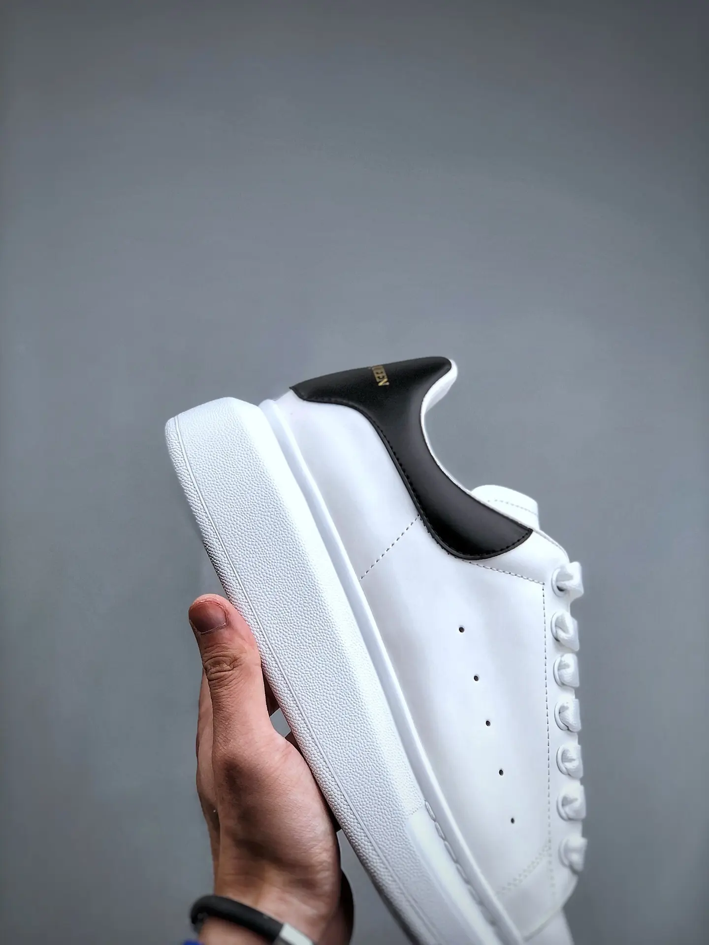 YASSW | Alexander McQueen Oversized Sneakers - A Comprehensive Replica Review