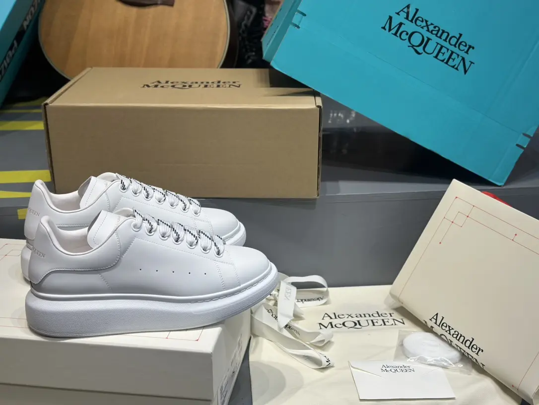 YASSW | Alexander McQueen White Leather Oversized Sneakers: Authentic vs. Replica