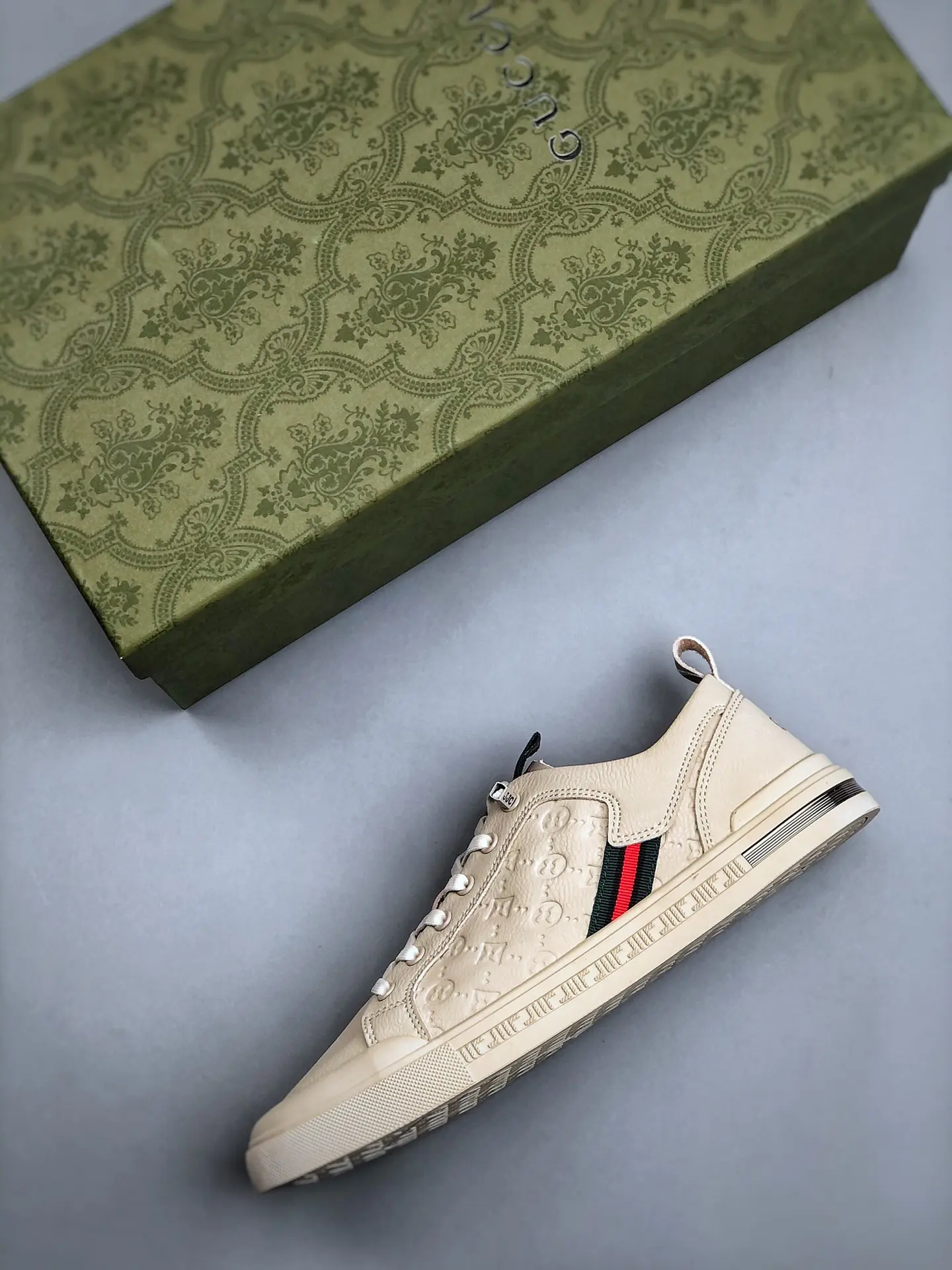 YASSW | Unveiling the Charm of Replica Gucci Men's Summer Sneakers